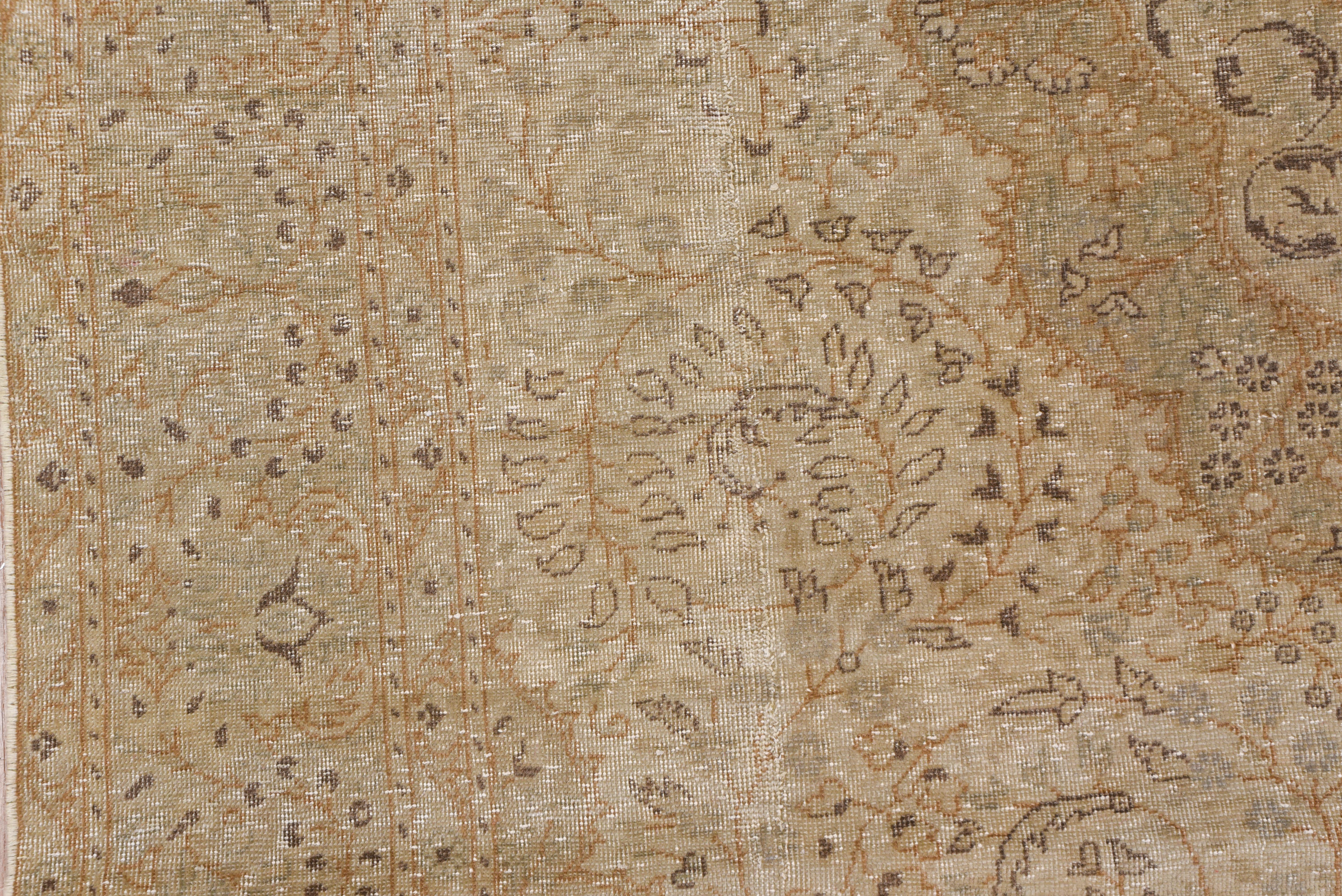 Antique Sivas Rug In Good Condition For Sale In New York, NY