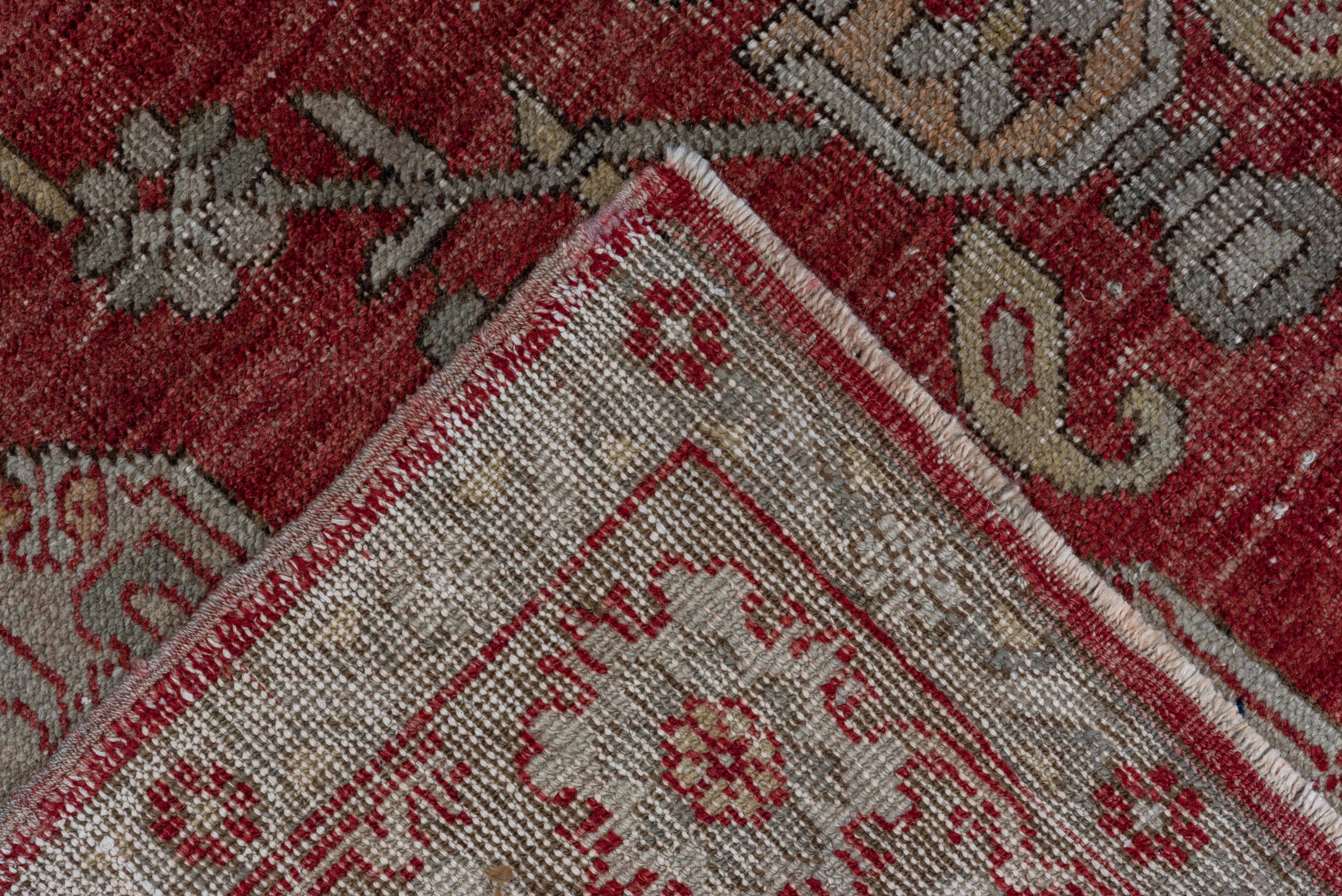 Antiker türkischer Oushak-Teppich im Zustand „Gut“ im Angebot in New York, NY
