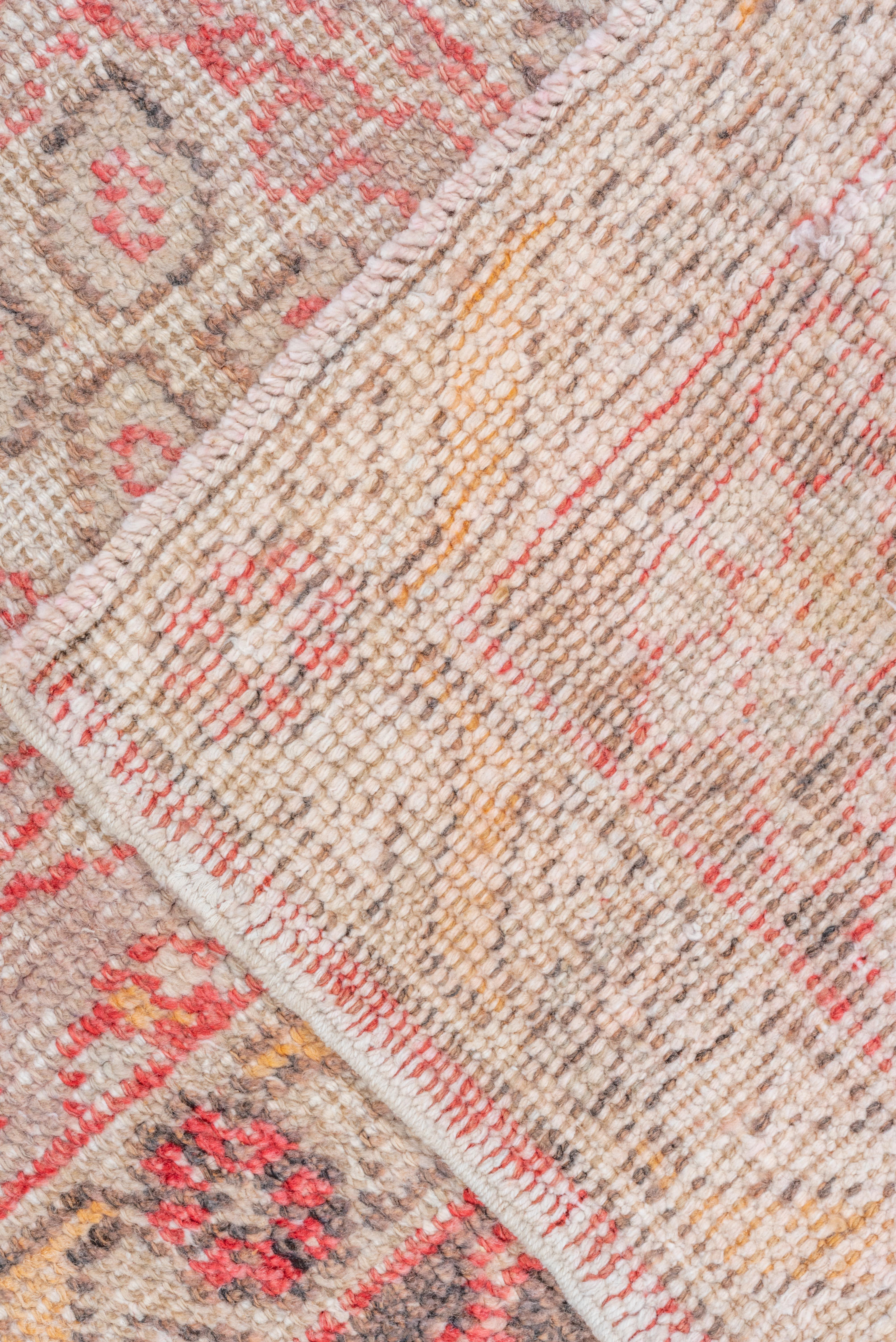 Tapis turc ancien Oushak : harmonie de rouges et d'oranges au design typique Bon état - En vente à New York, NY