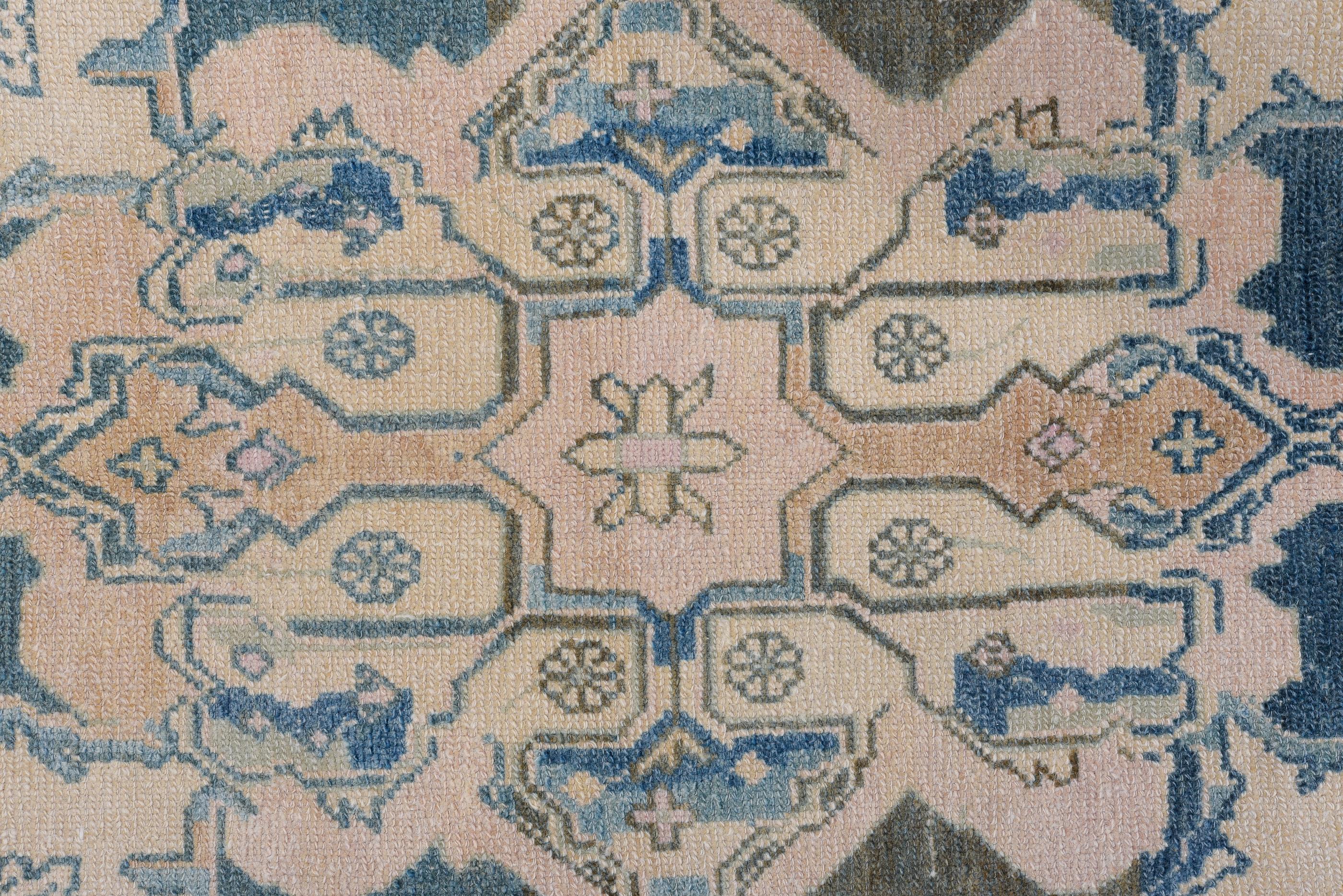20th Century Antique Malayer Grand Medallion Rug 1950s - Cornflower Blue and Creamfstyle For Sale