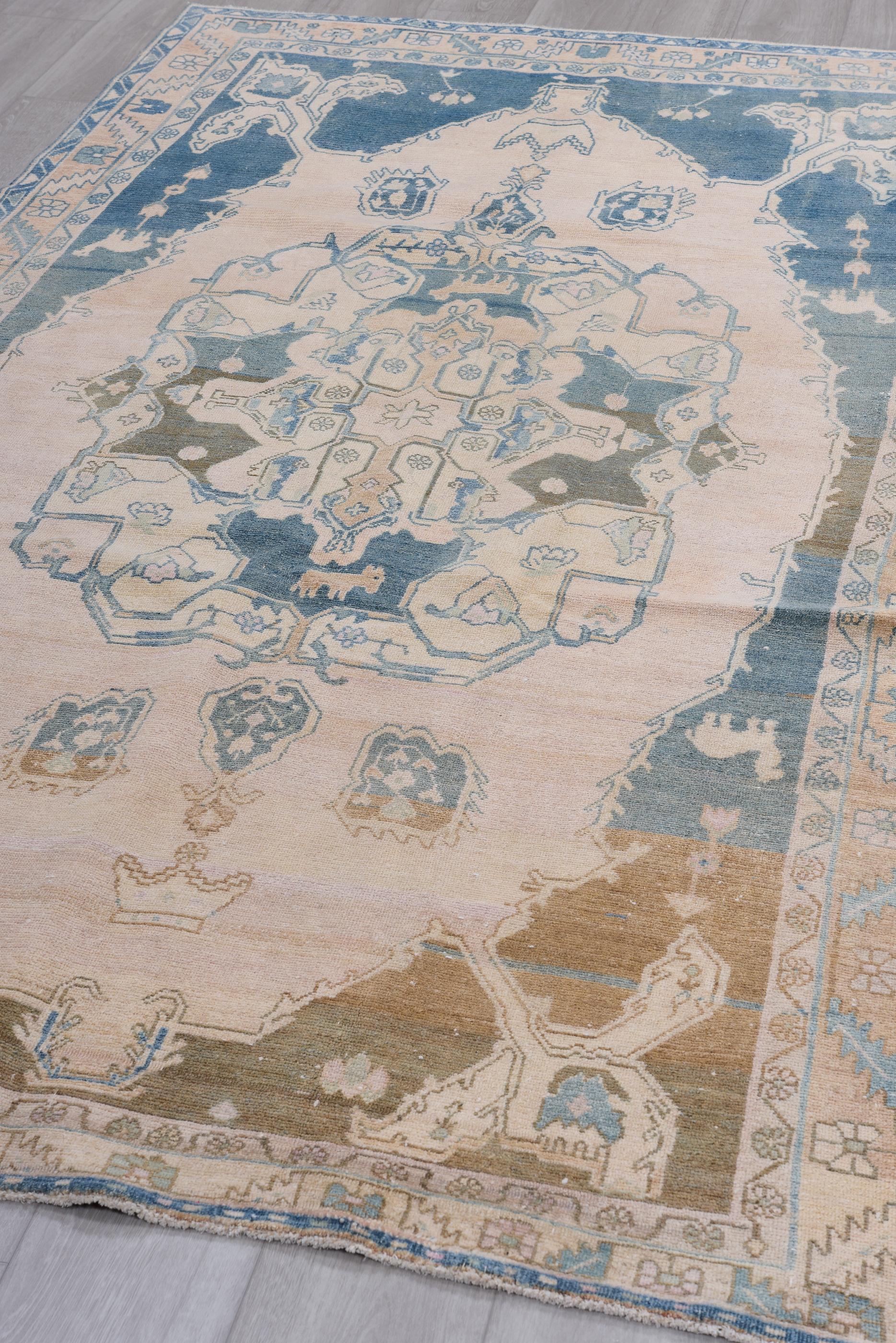 Wool Antique Malayer Grand Medallion Rug 1950s - Cornflower Blue and Creamfstyle For Sale