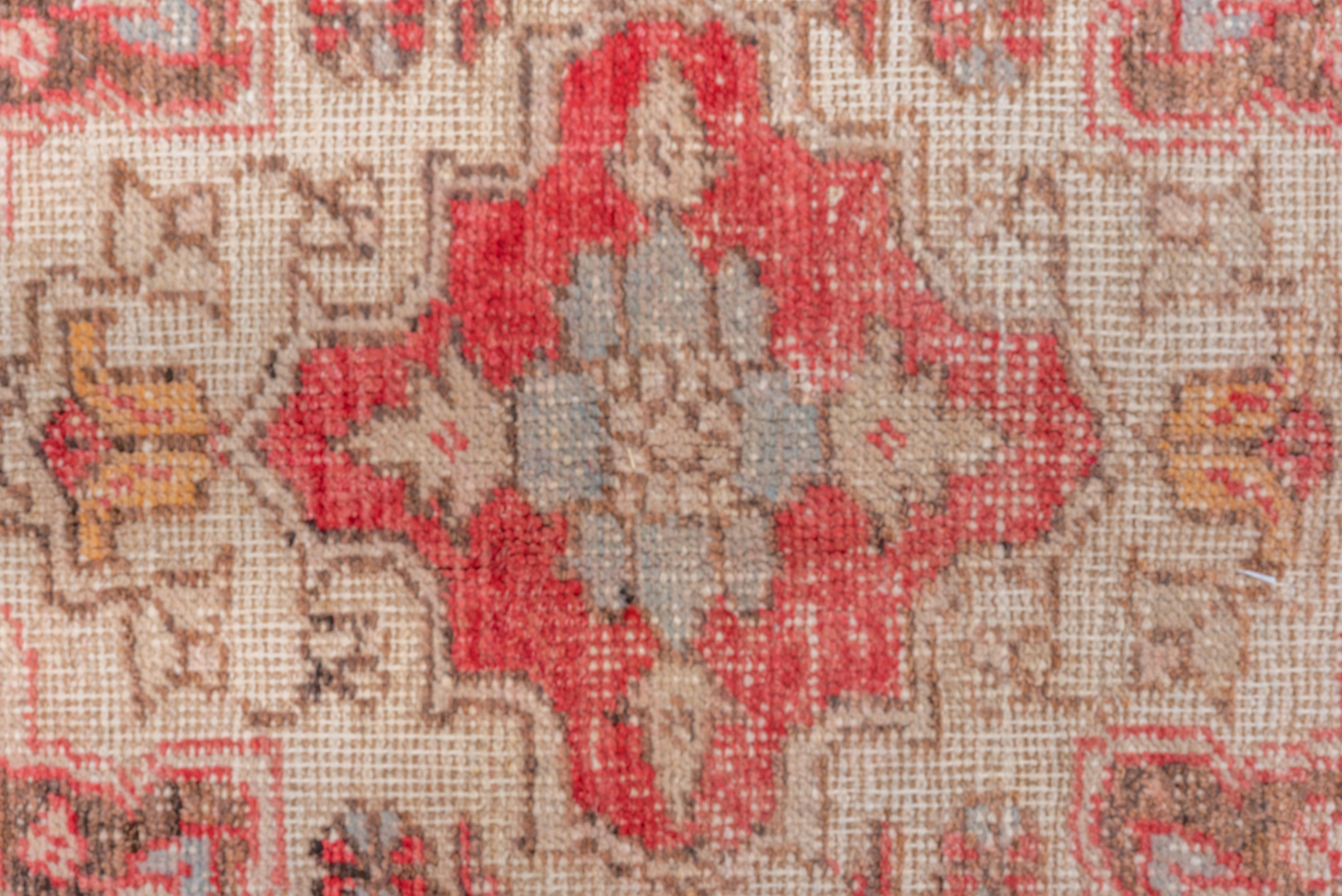 Tapis turc ancien Oushak : harmonie de rouges et d'oranges au design typique en vente 1