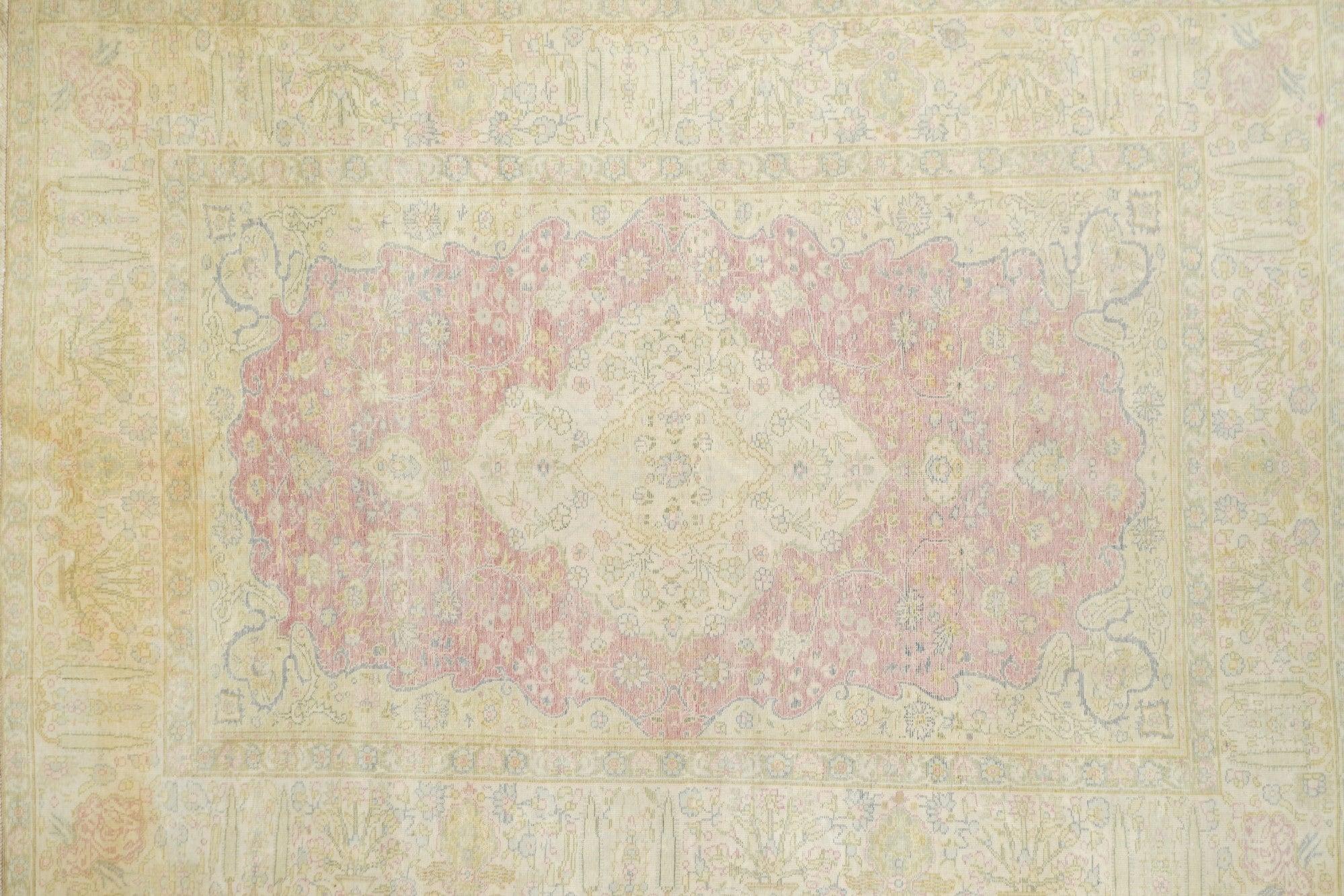 Antiker türkischer Teppich 4'0'' x 5'7'' (Türkisch) im Angebot