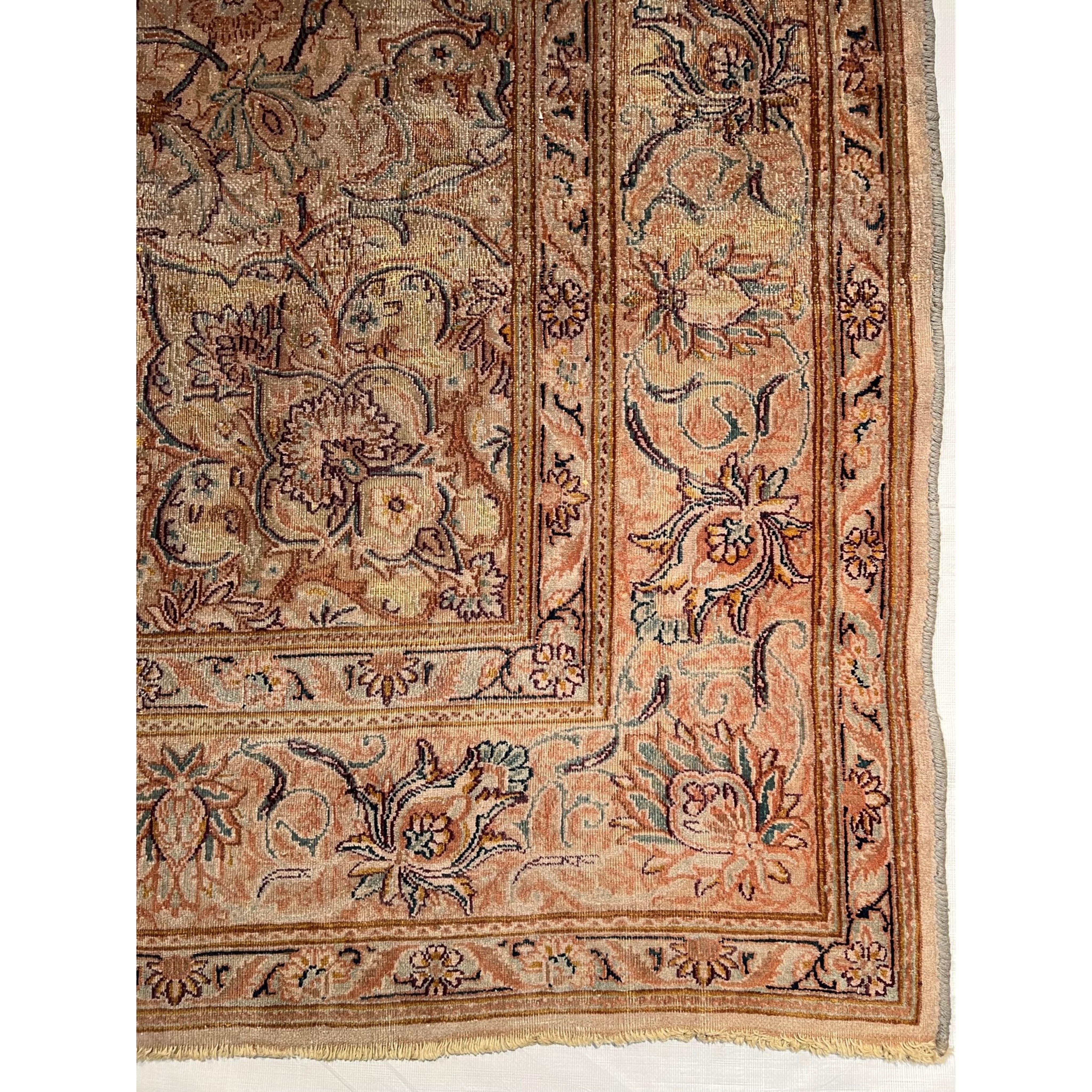 Les tapis turcs (également appelés tapis d'Anatolie) sont sans doute les tapis qui ont tout déclenché. Ces tapis font partie de la première vague de tapis anciens orientaux exportés en Europe. Les tapis turcs vintage étaient des produits très prisés
