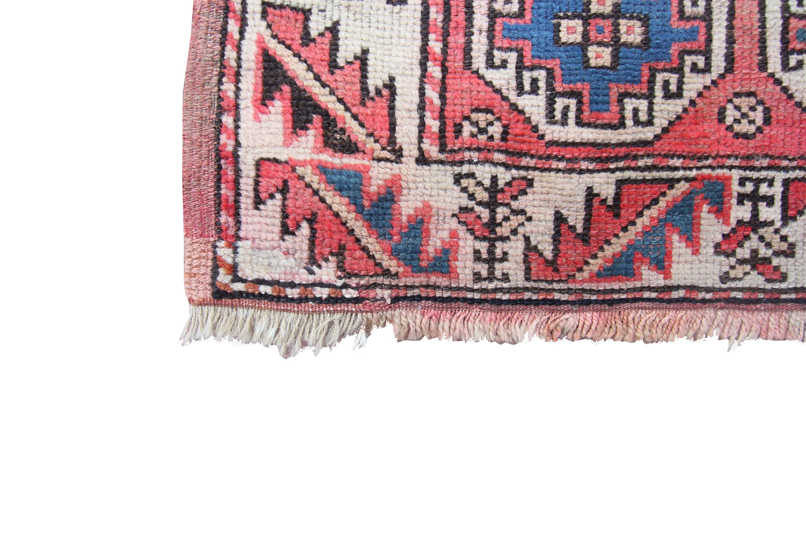 Antiker türkischer antiker Bergama-Teppich, antiker Kazak-Teppich, Sammler, 1890 im Zustand „Gut“ im Angebot in New York, NY