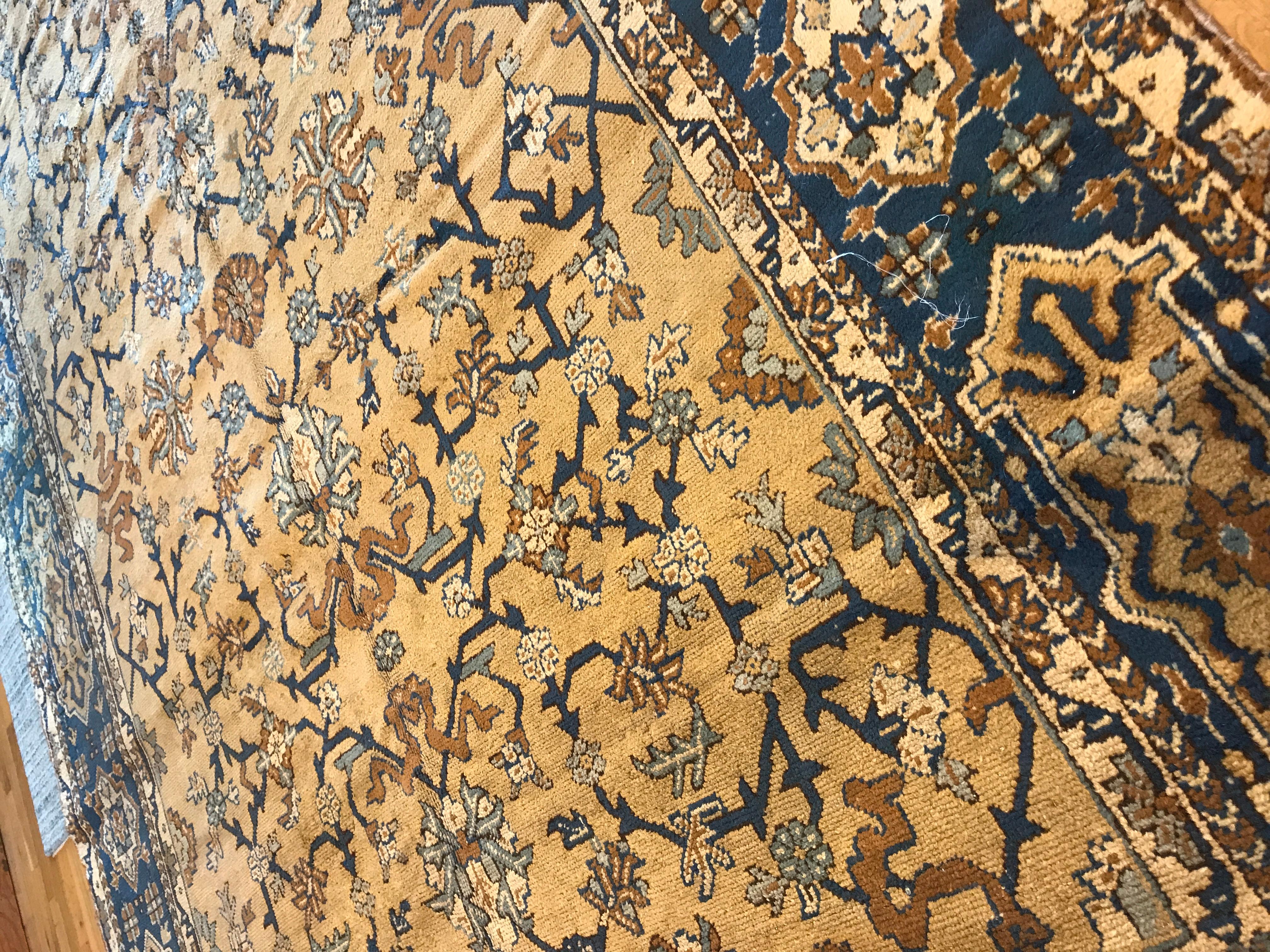 Antiker türkischer antiker Teppich (Wolle) im Angebot