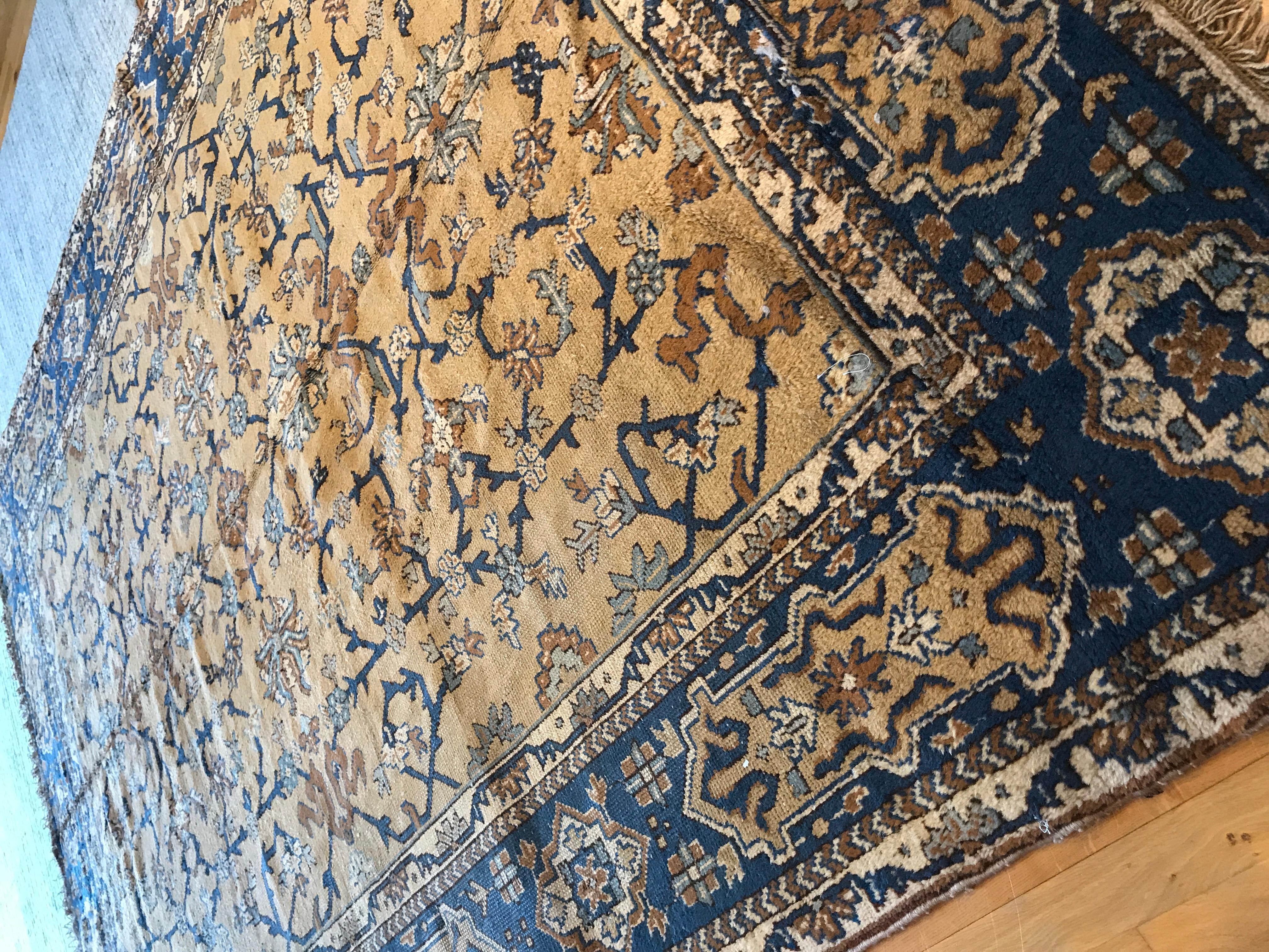 Antiker türkischer antiker Teppich im Angebot 1