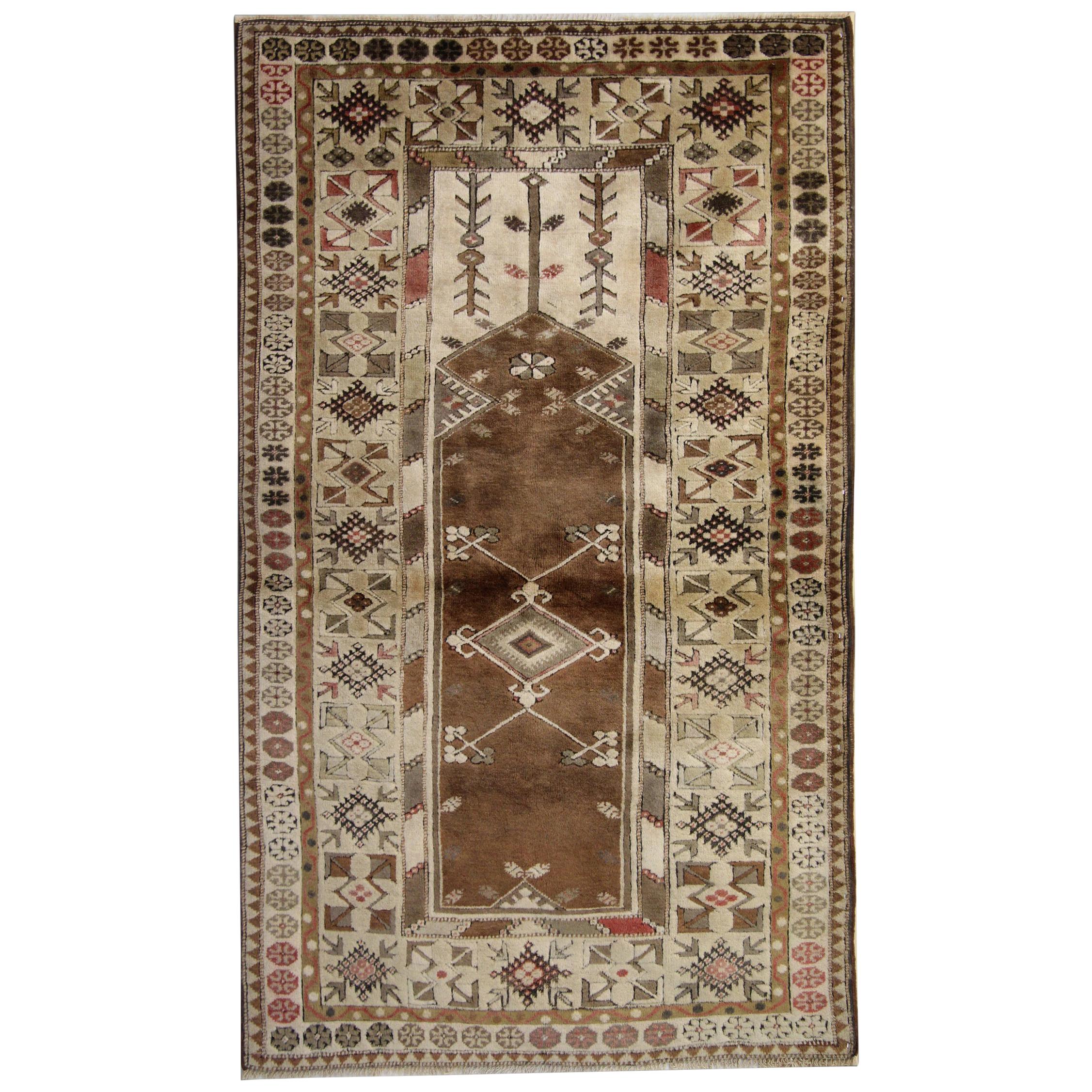 Tapis de Turquie anciens, tapis Milas vintage, tapis marron, tapis fait main en vente