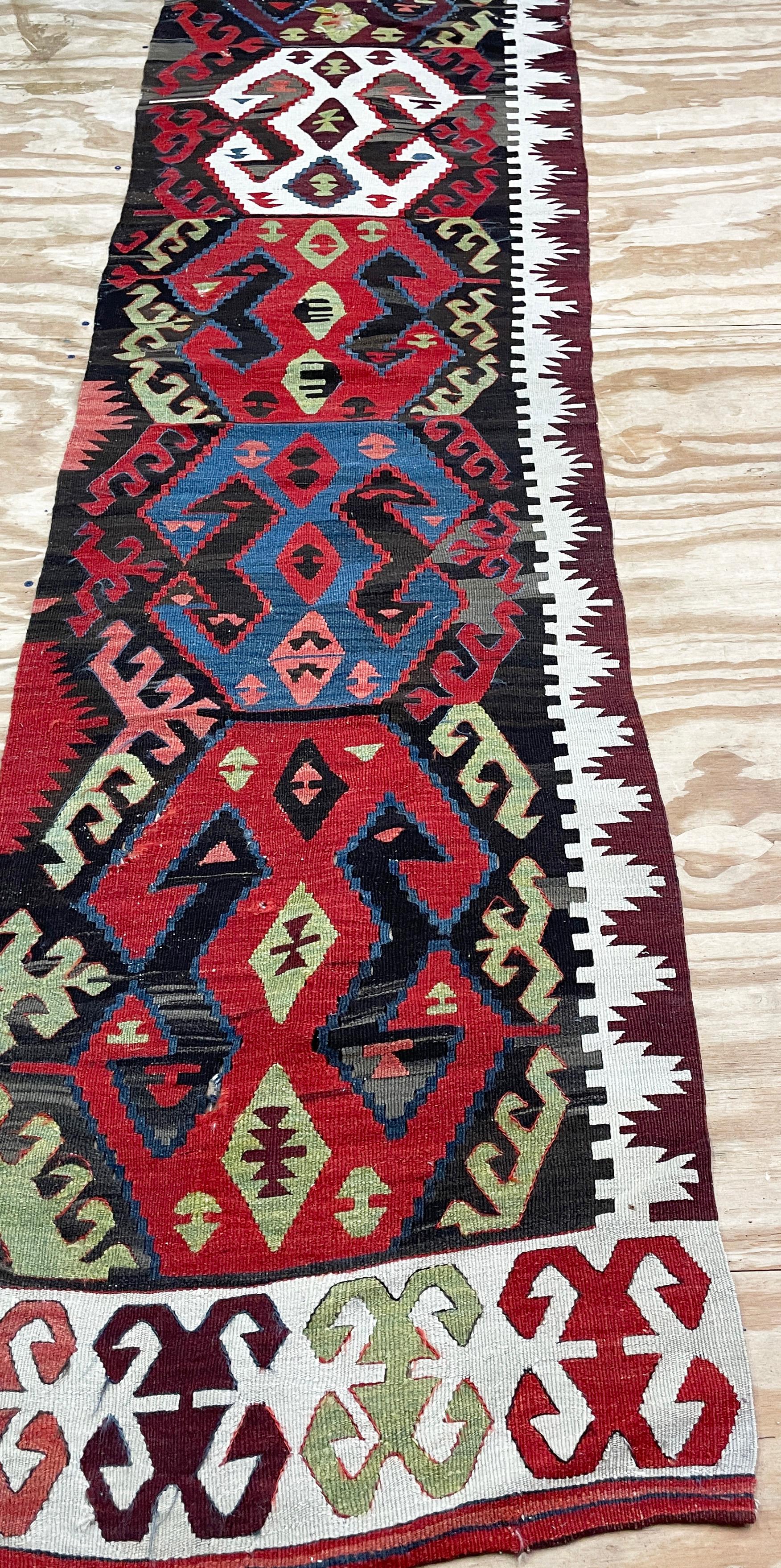 Antiker türkischer Läufer , um 1900 AS IS (Türkisch) im Angebot