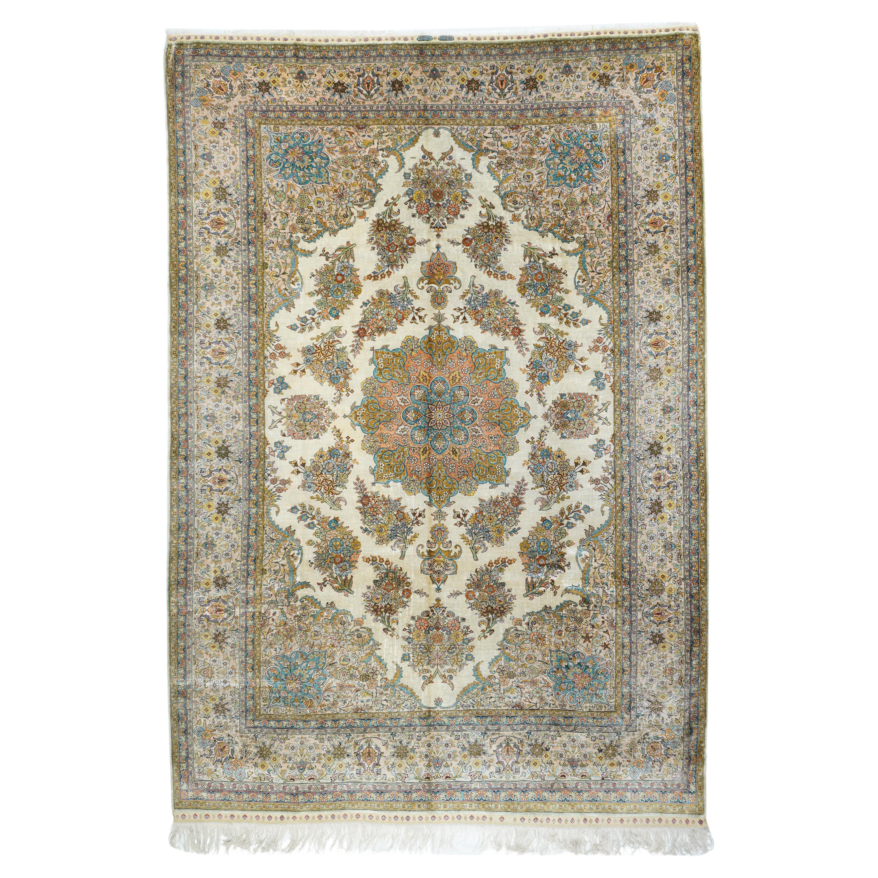 Tapis en soie turque Hereke d'une extrême finesse 6'6'' x 9'6''