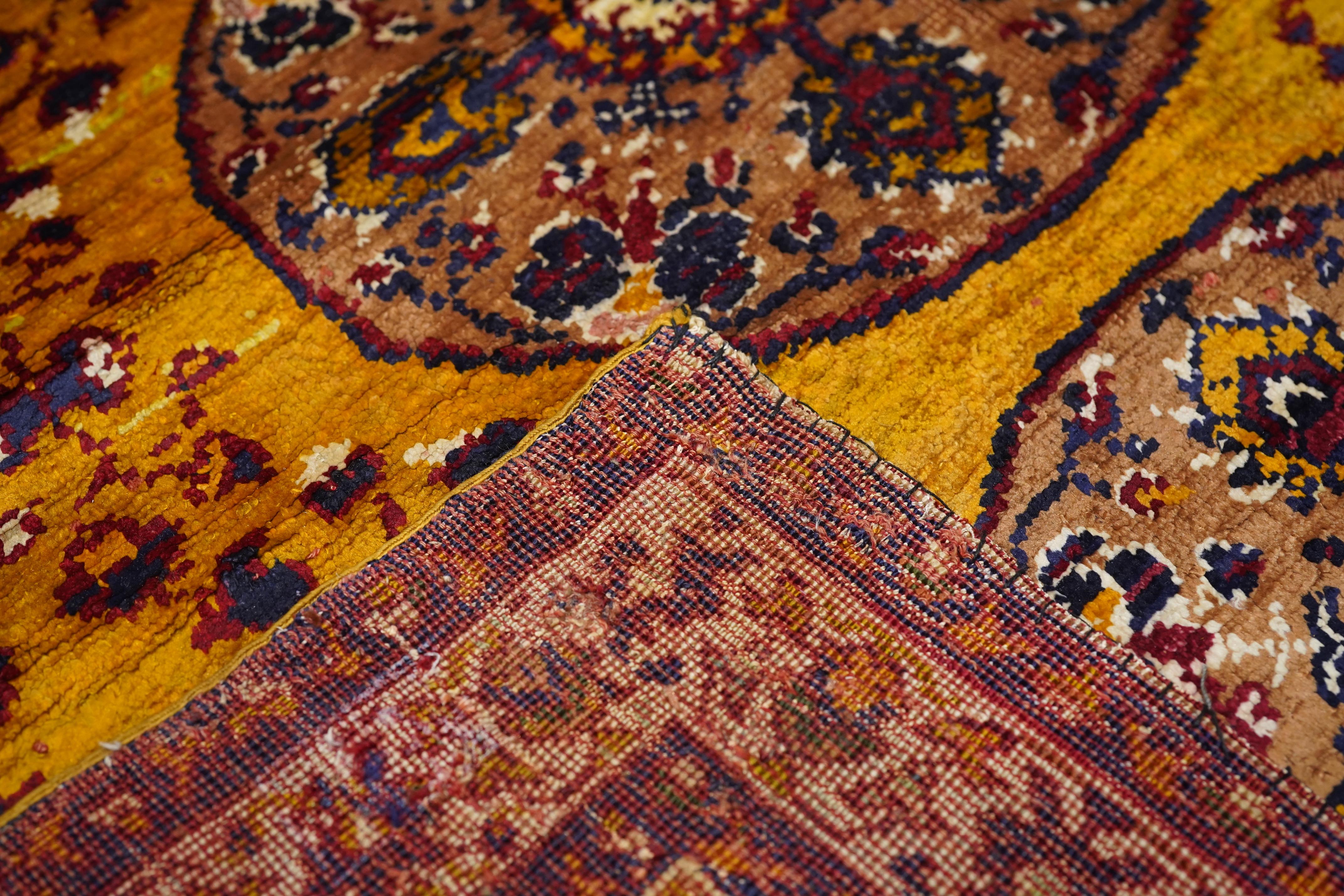 Alfombra antigua de seda turca 4'5'' x 6'3'' en venta 2