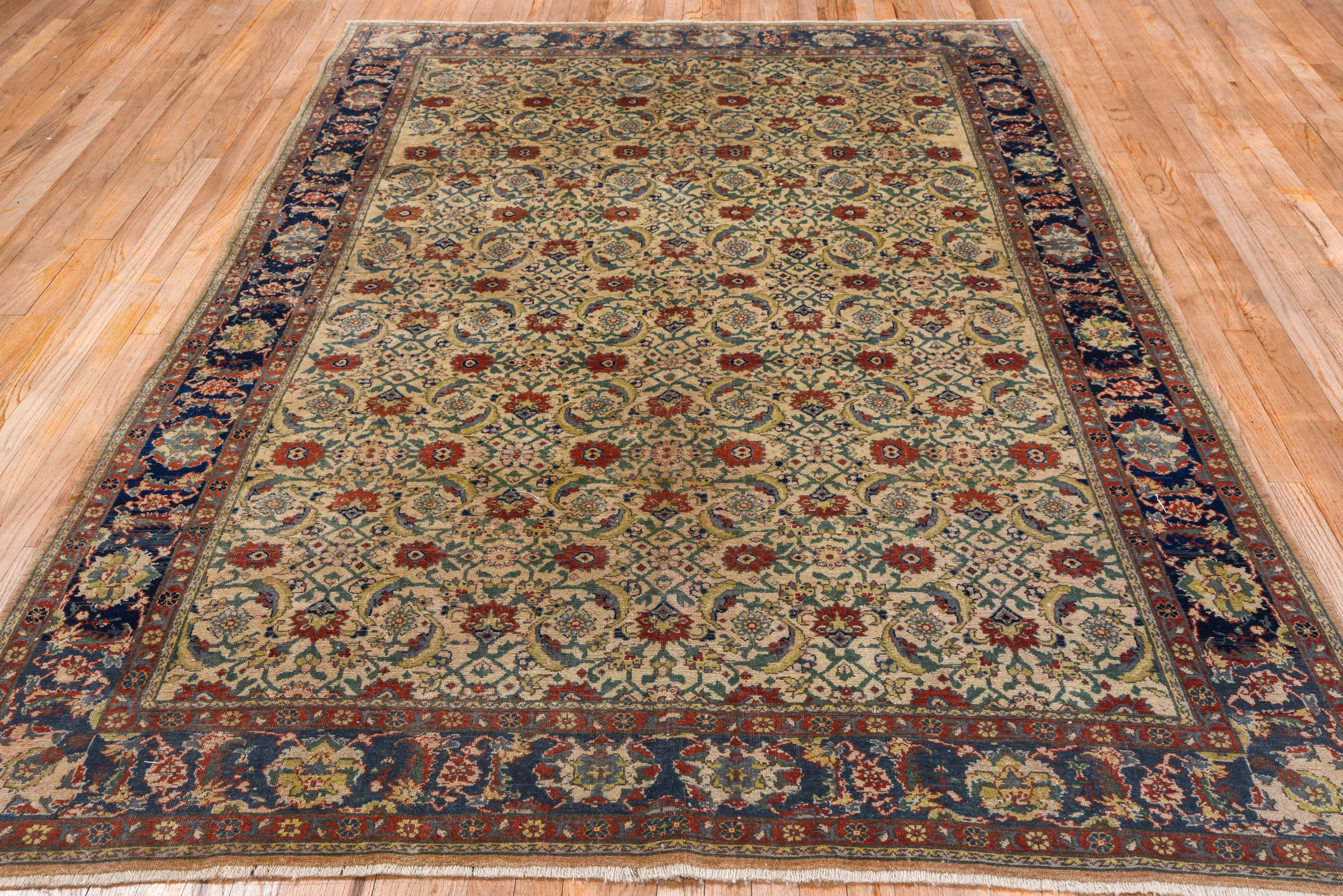 Antique Turkish Sivas Carpet, Traditional Palette, Cream Field, Great Colors In Good Condition For Sale In New York, NY