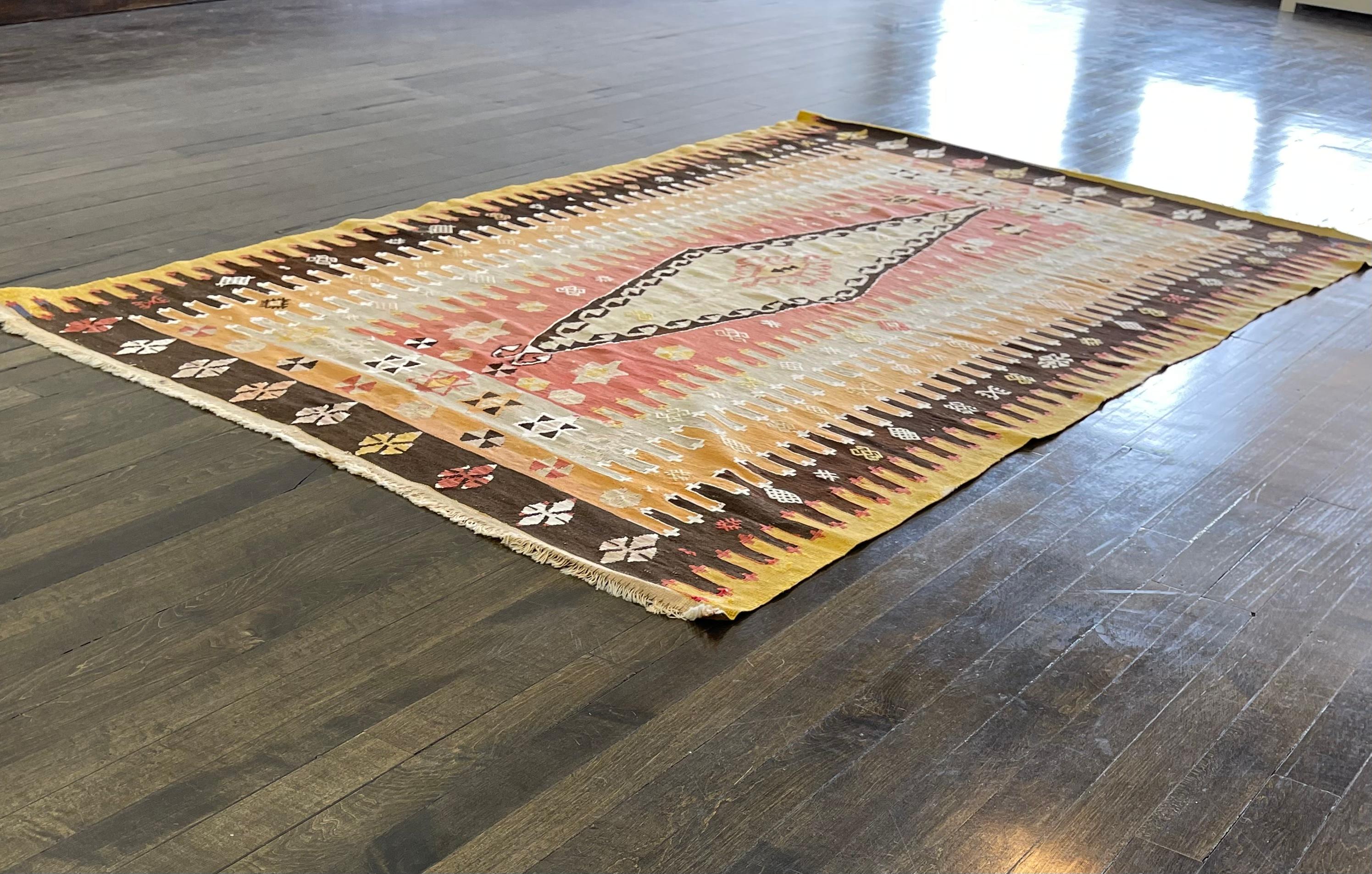 Antique Turkish Sivas Kilm circa 1900 In Good Condition For Sale In Morton Grove, IL
