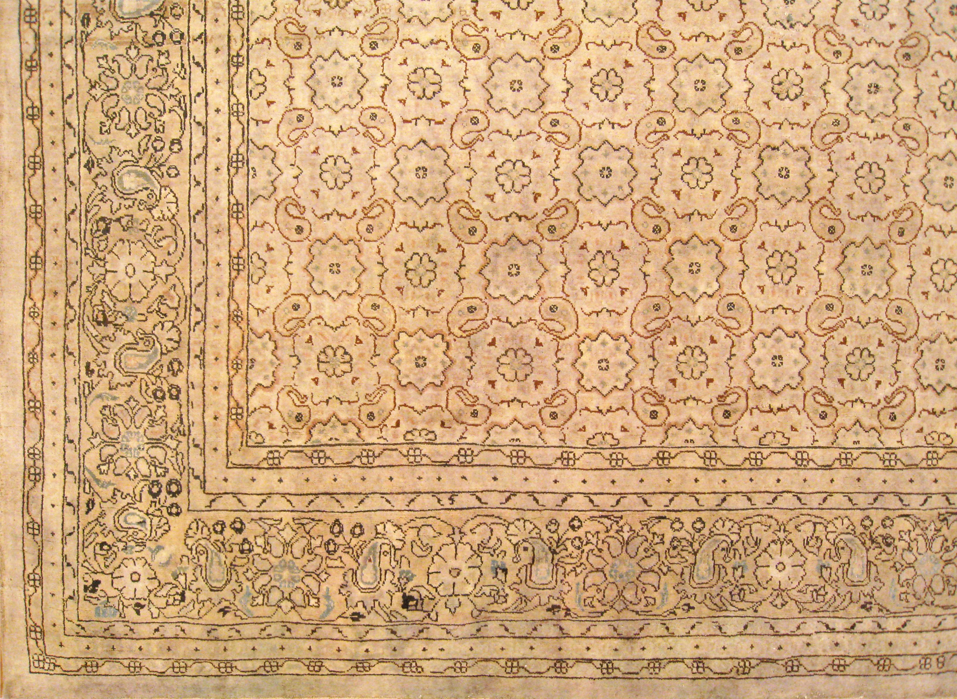 Antique Turkish Sivas Oriental Carpet, in Room Size w/ Rosettes In Good Condition For Sale In New York, NY
