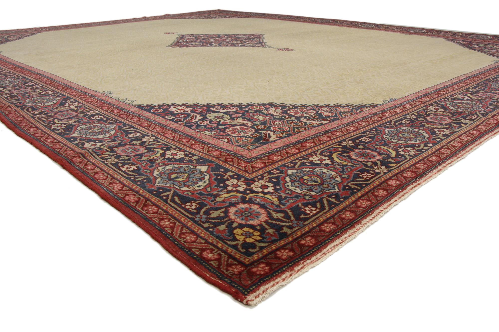 77156 Antiker türkischer Sivas-Teppich, 11'10 x 14'07. Aus dem Herzen Zentralanatoliens, der Türkei, stammen die bezaubernden Sivas-Teppiche, die für ihre makellose Kunstfertigkeit und ihr faszinierendes Design bekannt sind. Jeder Teppich, der mit