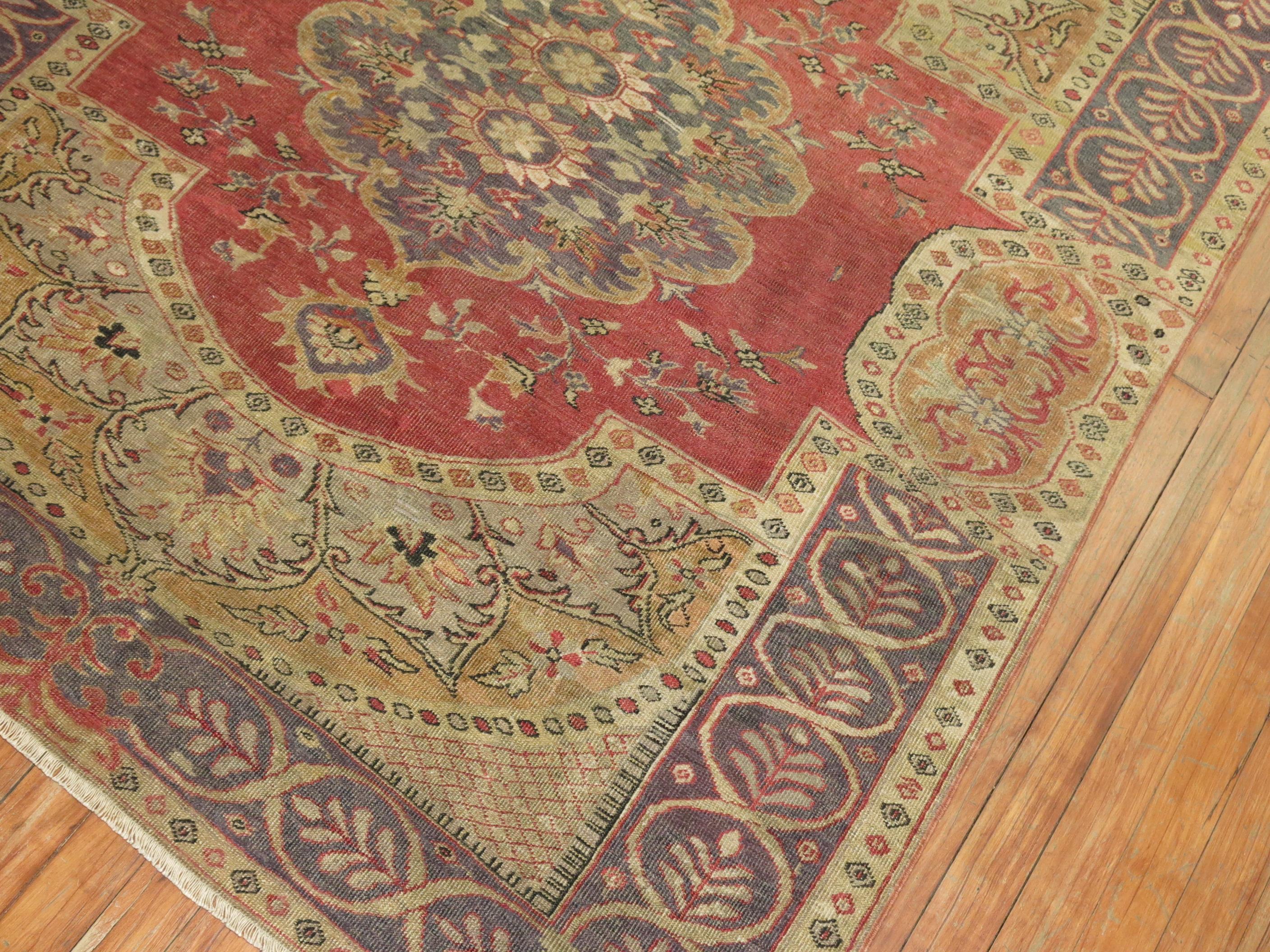 Ein sehr feiner handgeknüpfter, wahrhaft göttlicher, formeller türkischer Sivas-Teppich aus dem späten 19. Sehr ungewöhnliches Design und Rand.