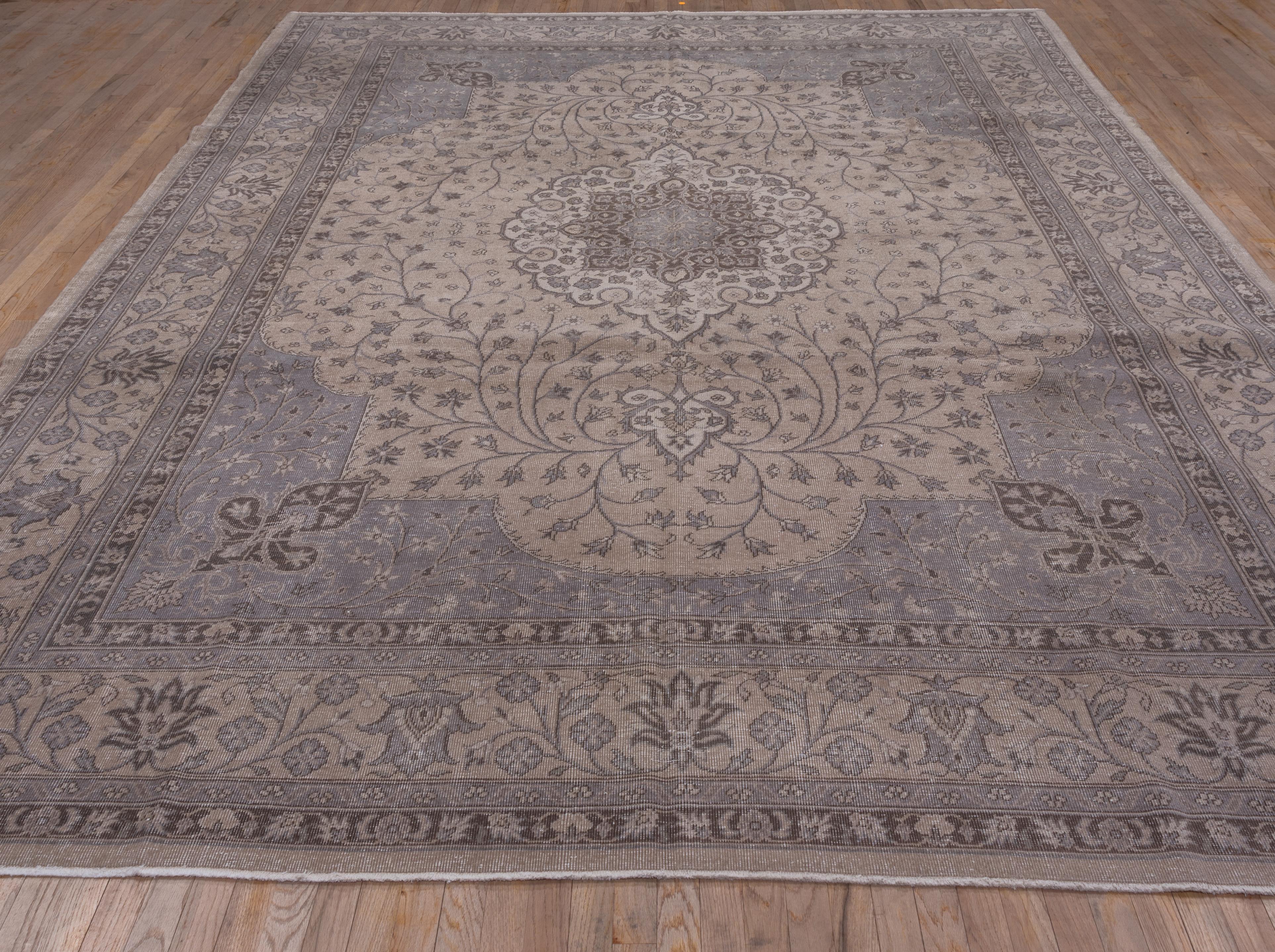 Antique Turkish Sivas Rug, Light Brown Field, Lavender and Gray Outer Field In Good Condition For Sale In New York, NY