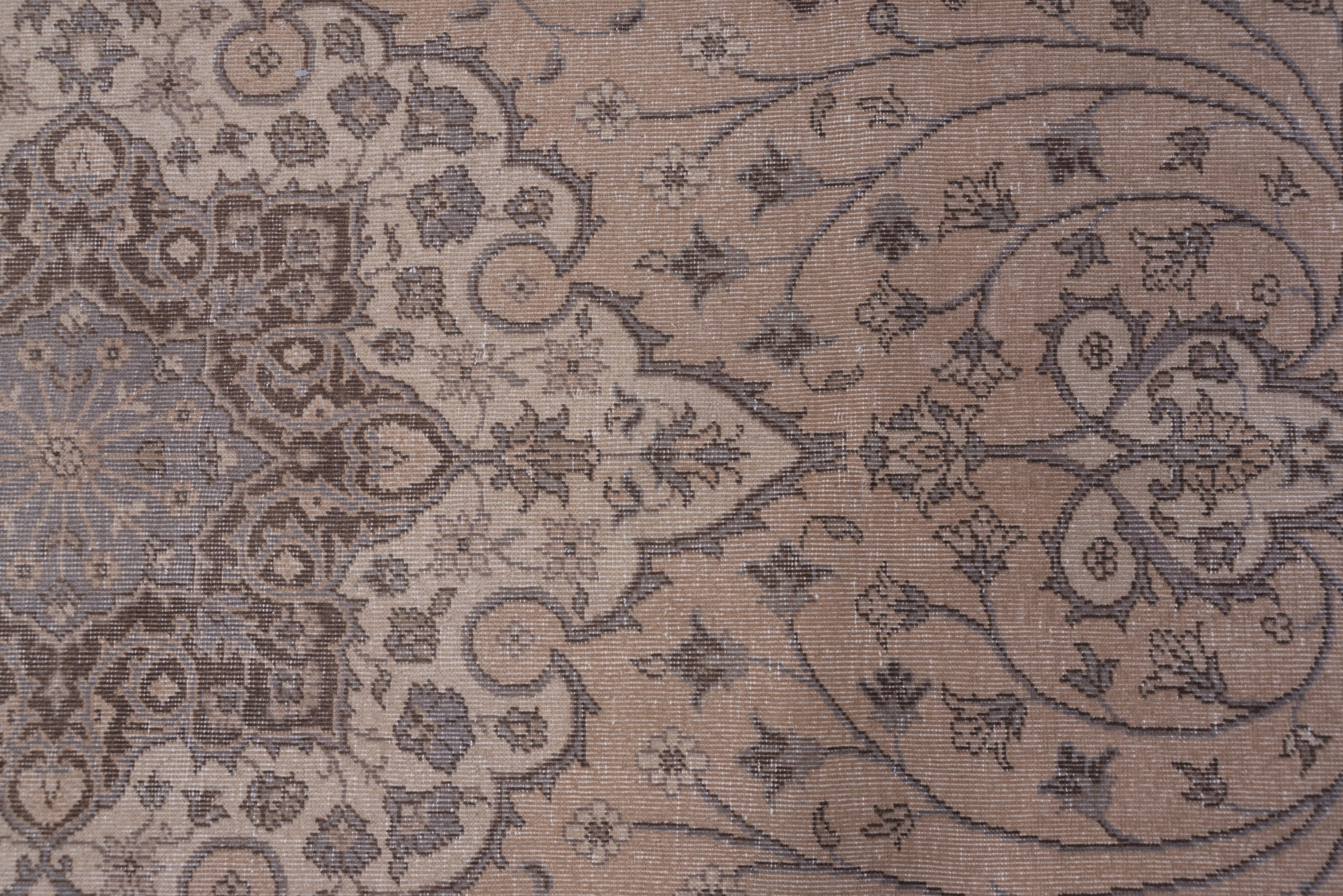 Antiker türkischer Sivas-Teppich, hellbraun, lavendelfarben und grau, Außenfeld im Angebot 1