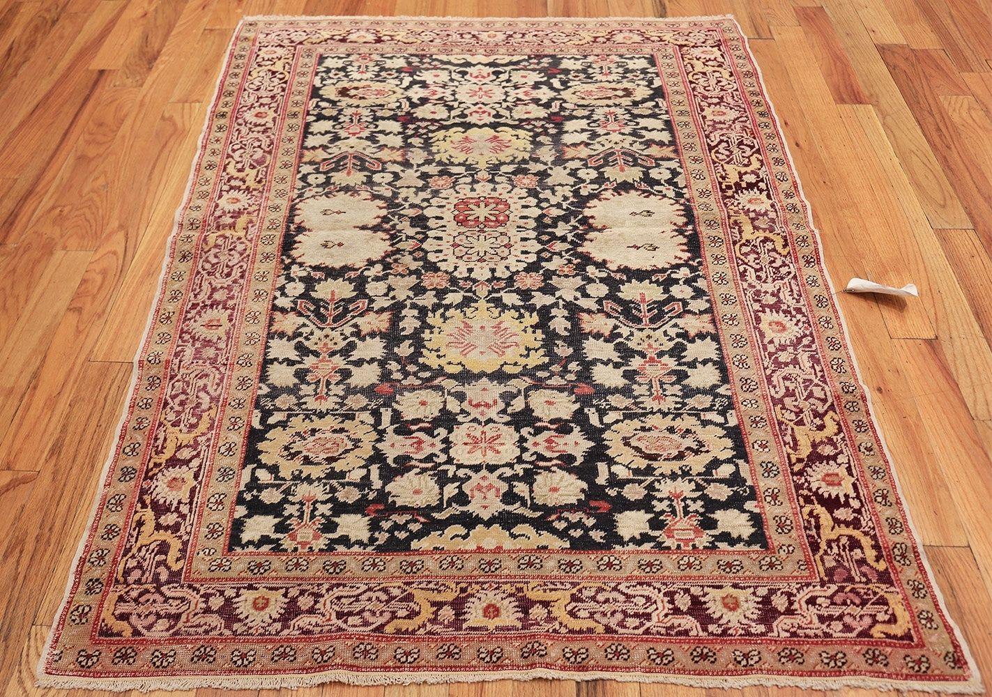 A beautiful small size Antique Turkish Sivas rug, Turkey, early 20th century. Size: 4 ft 3 in x 5 ft 8 in (1.3 m x 1.73 m)
