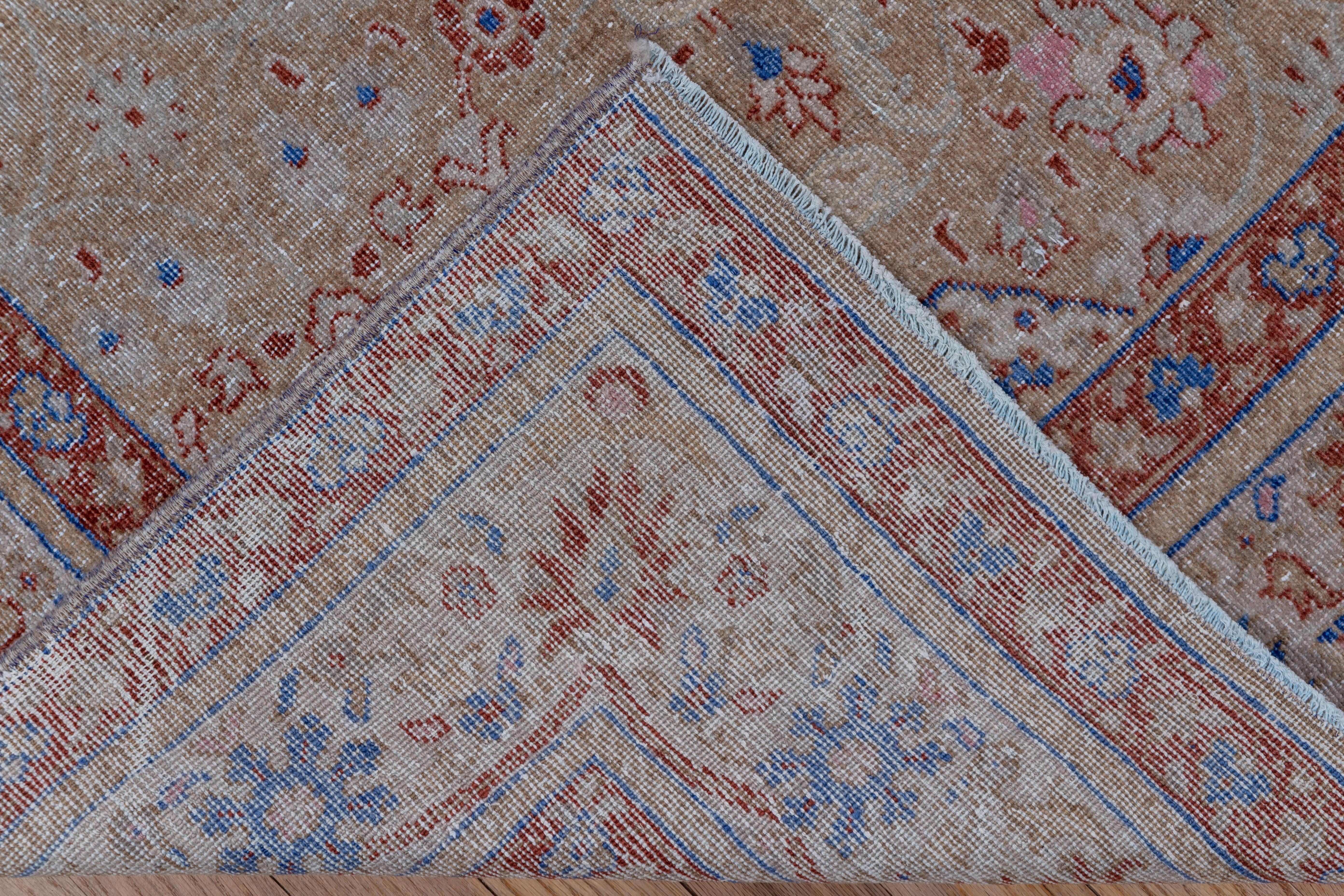 Antique Turkish Sivas Rug, Soft Colors, circa 1920s In Good Condition For Sale In New York, NY
