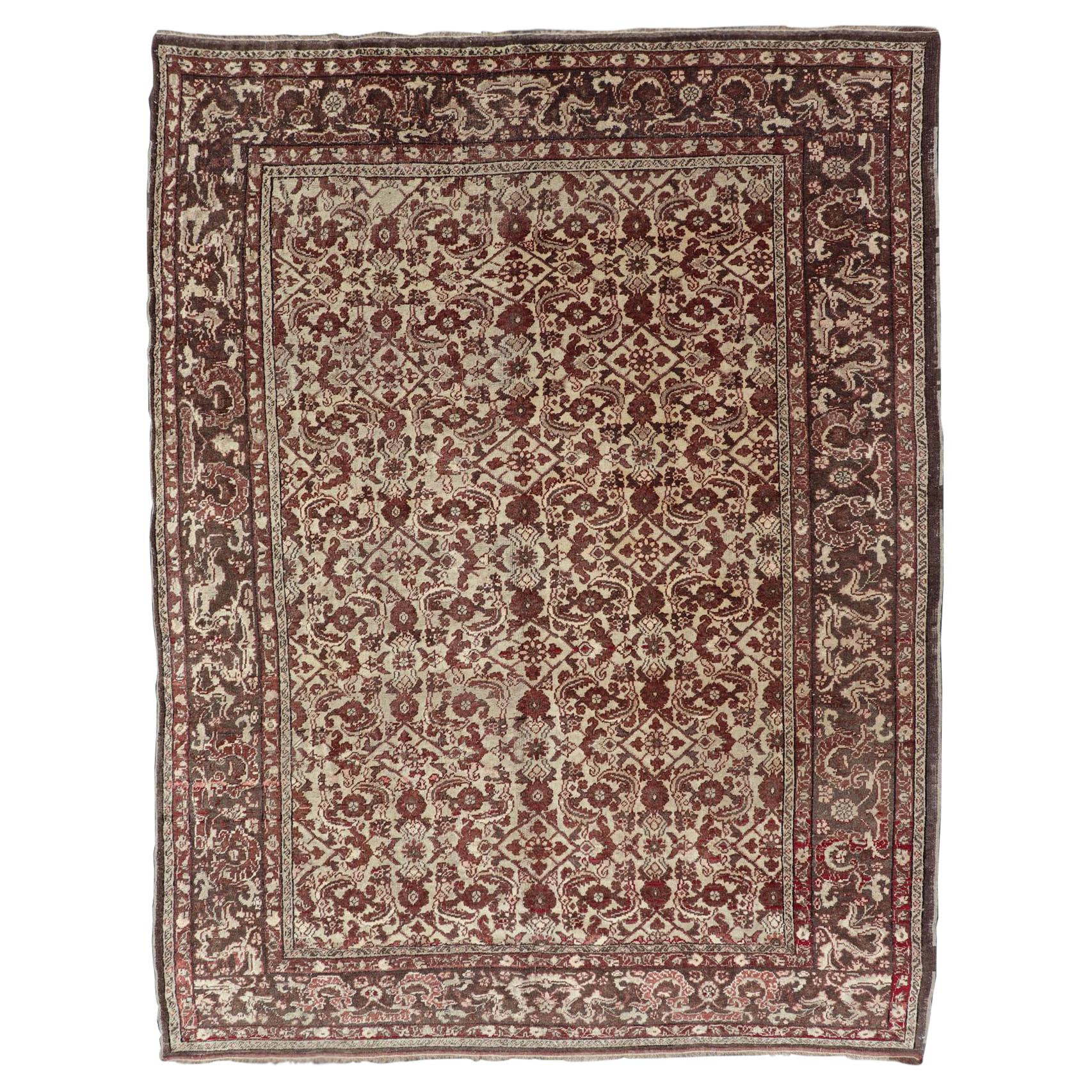 Antiker türkischer Sivas-Teppich mit hellbraunem Hintergrund und kastanienbrauner, auberginefarbener und brauner Farbe 