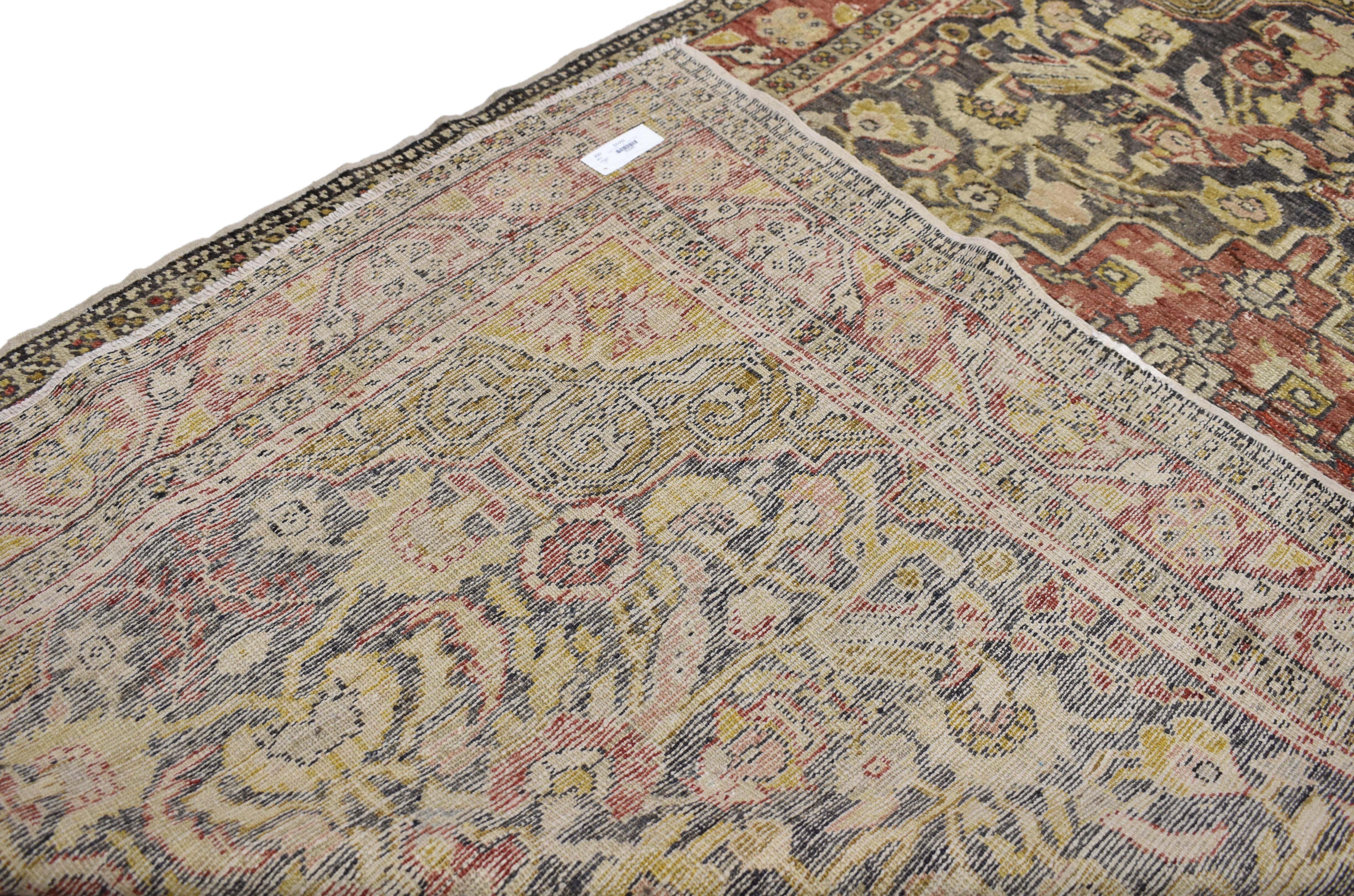 Antique Turkish Sivas Rug, Rustic Charm Meets Traditional Sensibility In Good Condition For Sale In Dallas, TX