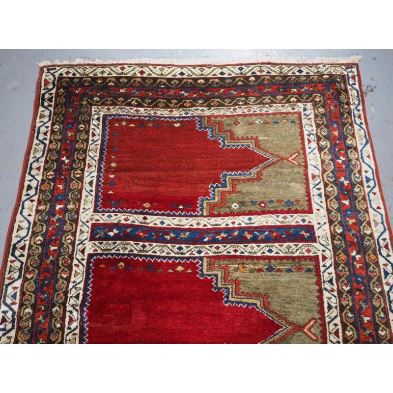 Turc Ancien tapis turc Sivas Saf, tapis de prière à plusieurs niches, Circa 1900 en vente