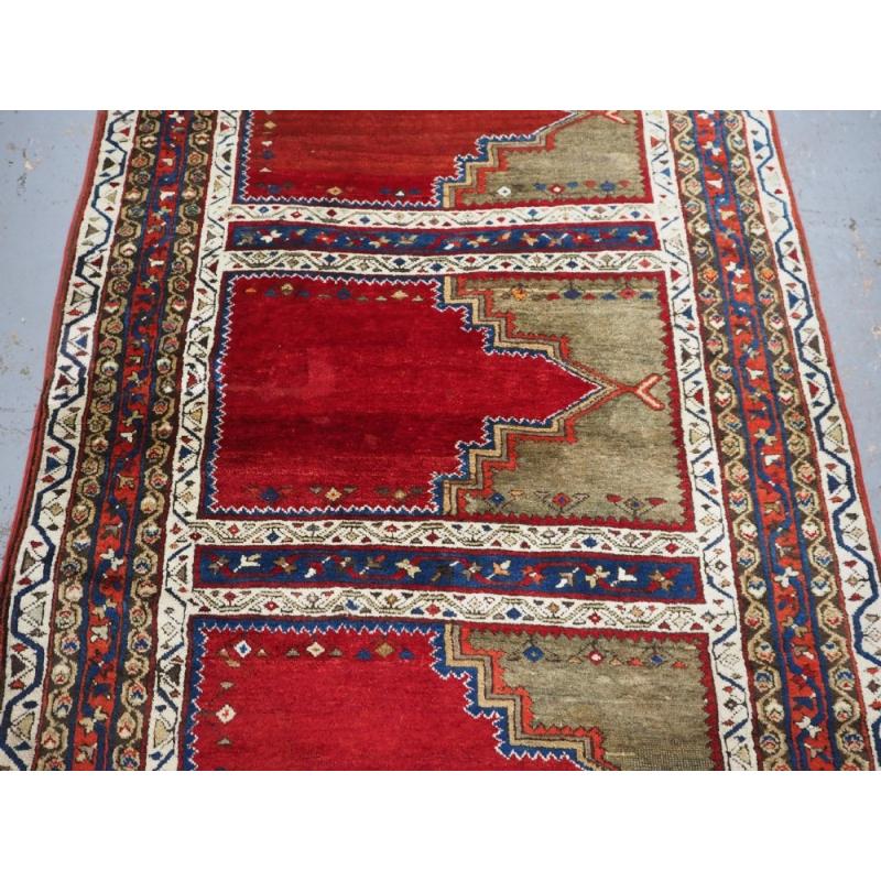 Ancien tapis turc Sivas Saf, tapis de prière à plusieurs niches, Circa 1900 Excellent état - En vente à Moreton-In-Marsh, GB