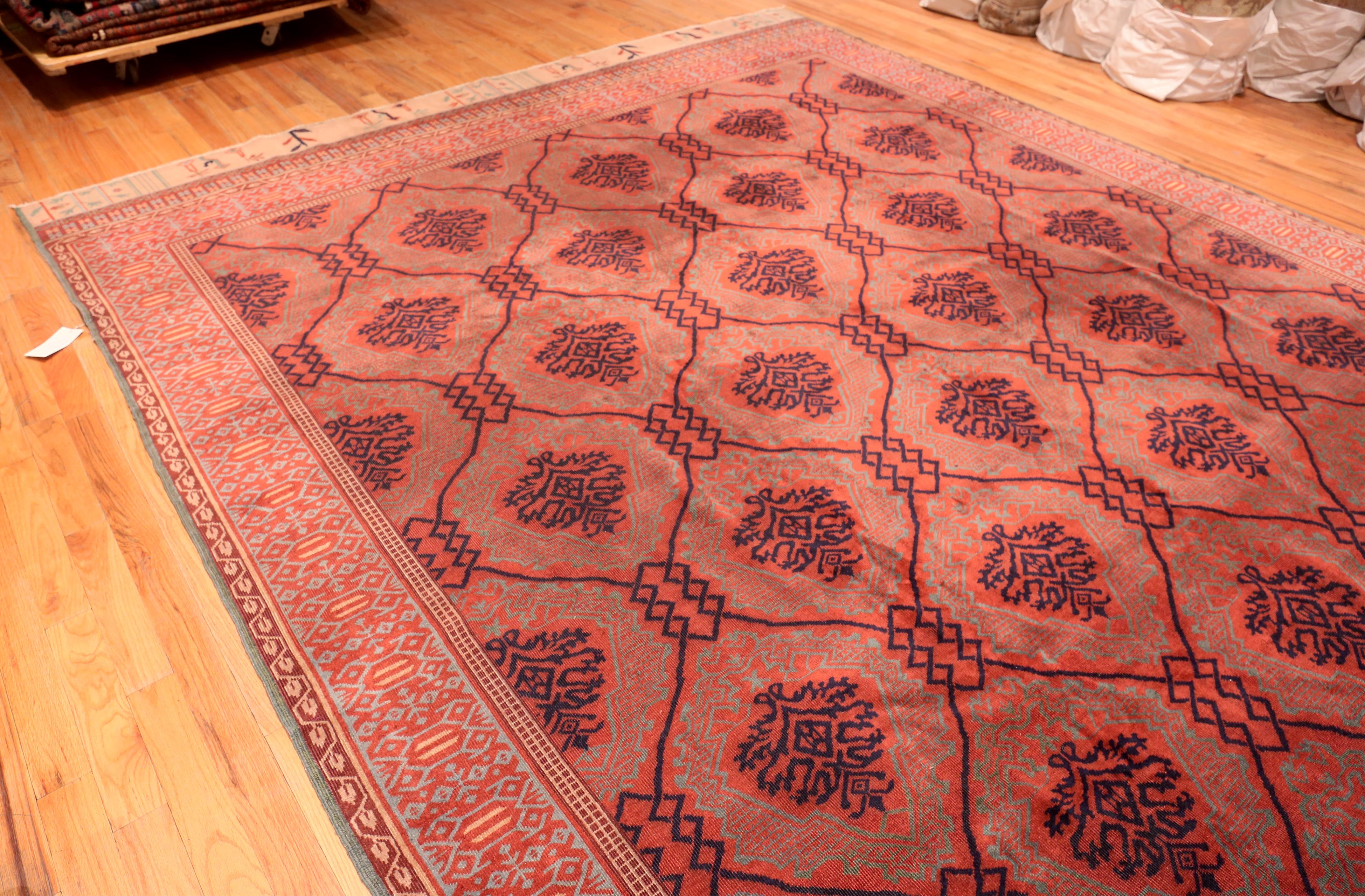 Antique Turkish Smyrna Area Rug. 10 ft 5 in x 13 ft 9 in In Fair Condition For Sale In New York, NY