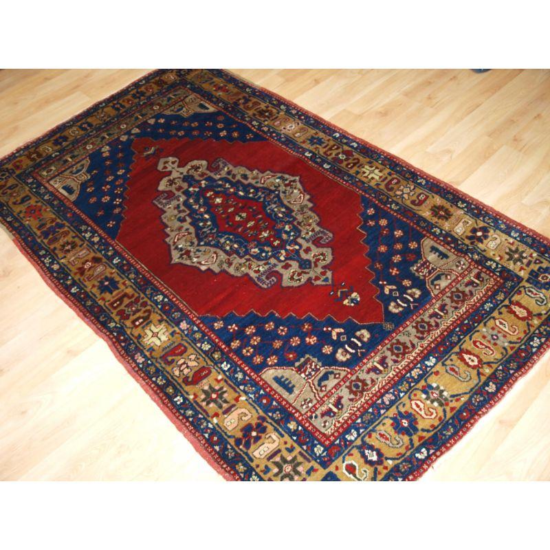 Antique Turkish Taspinar Village Rug of Classic Medallion Design In Excellent Condition For Sale In Moreton-In-Marsh, GB
