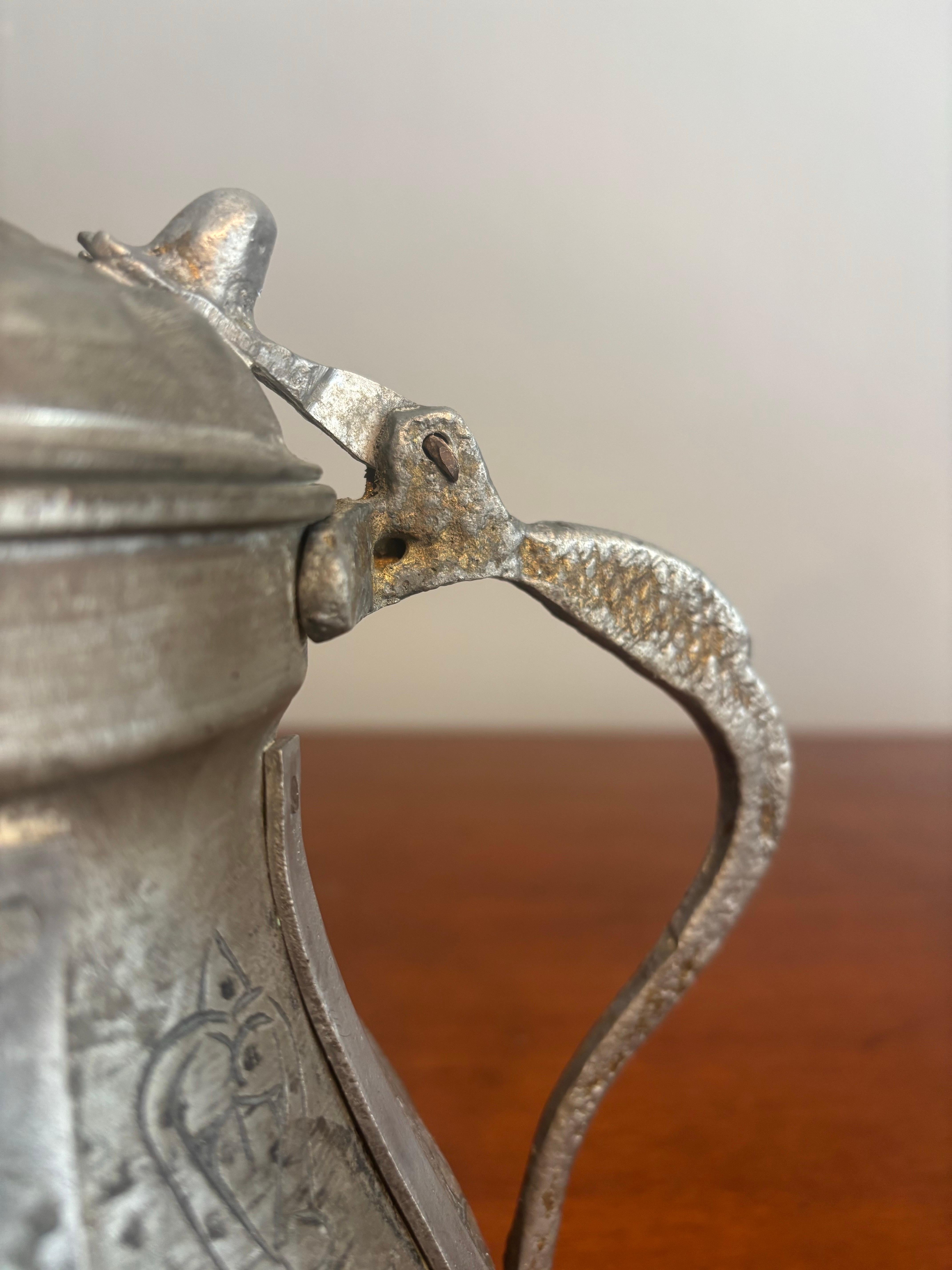 Cuivre Ancienne cafetière turque en étain sur cuivre, signée, fin 19e-début 20e siècle en vente