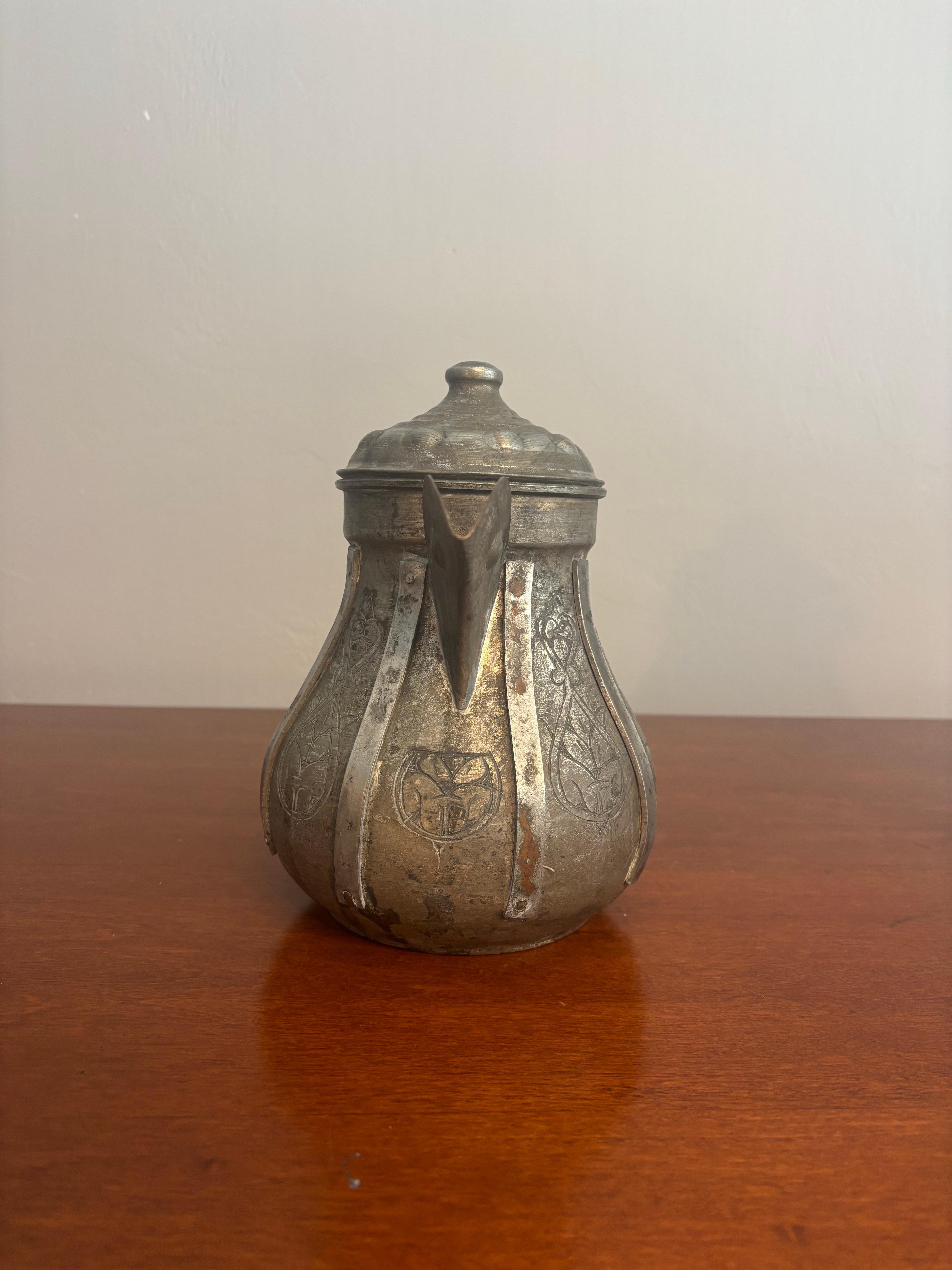 Ancienne cafetière turque en étain sur cuivre, signée, fin 19e-début 20e siècle en vente 2