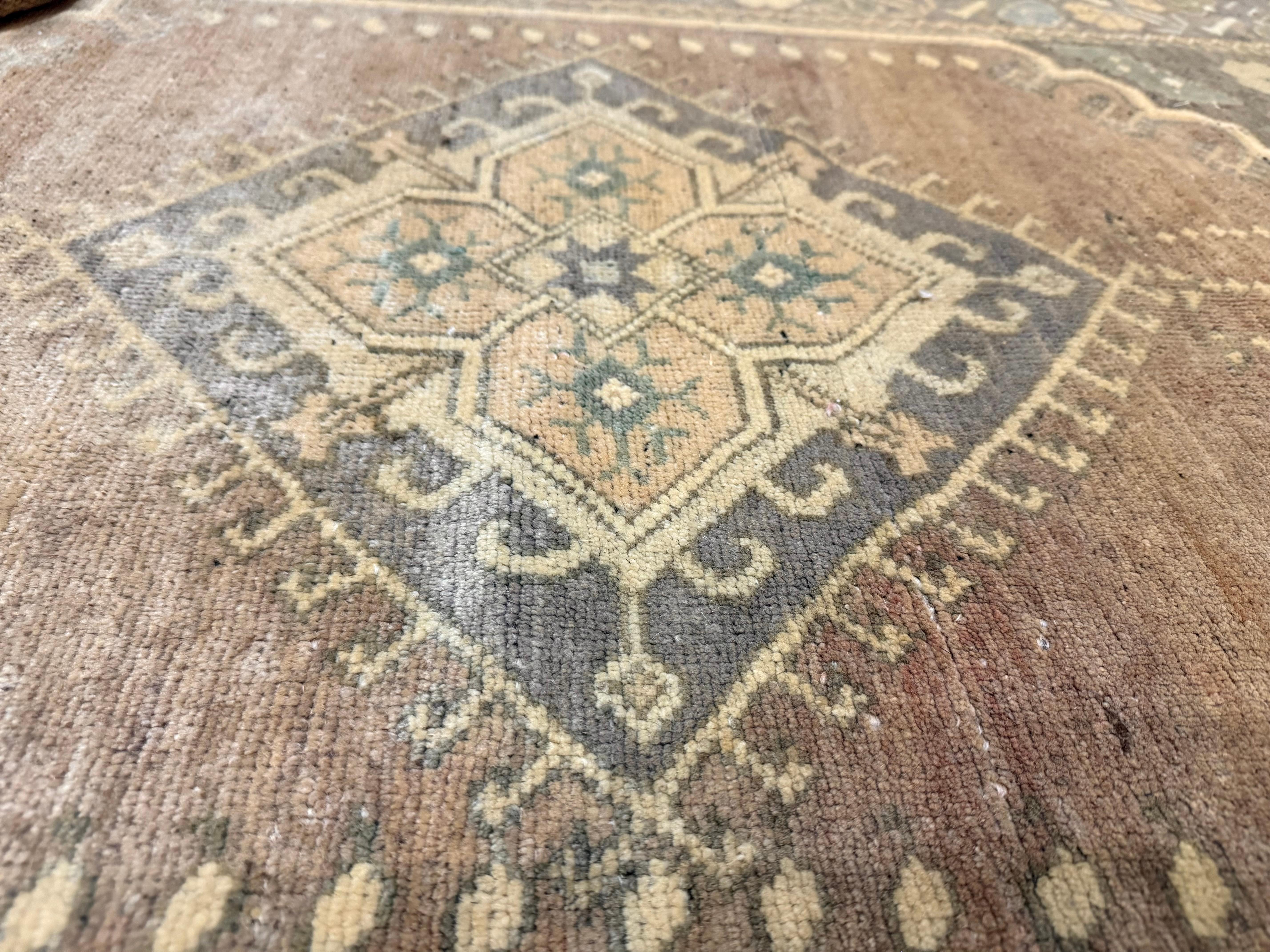 Antiker türkischer Stammes-Wollteppich 4'10