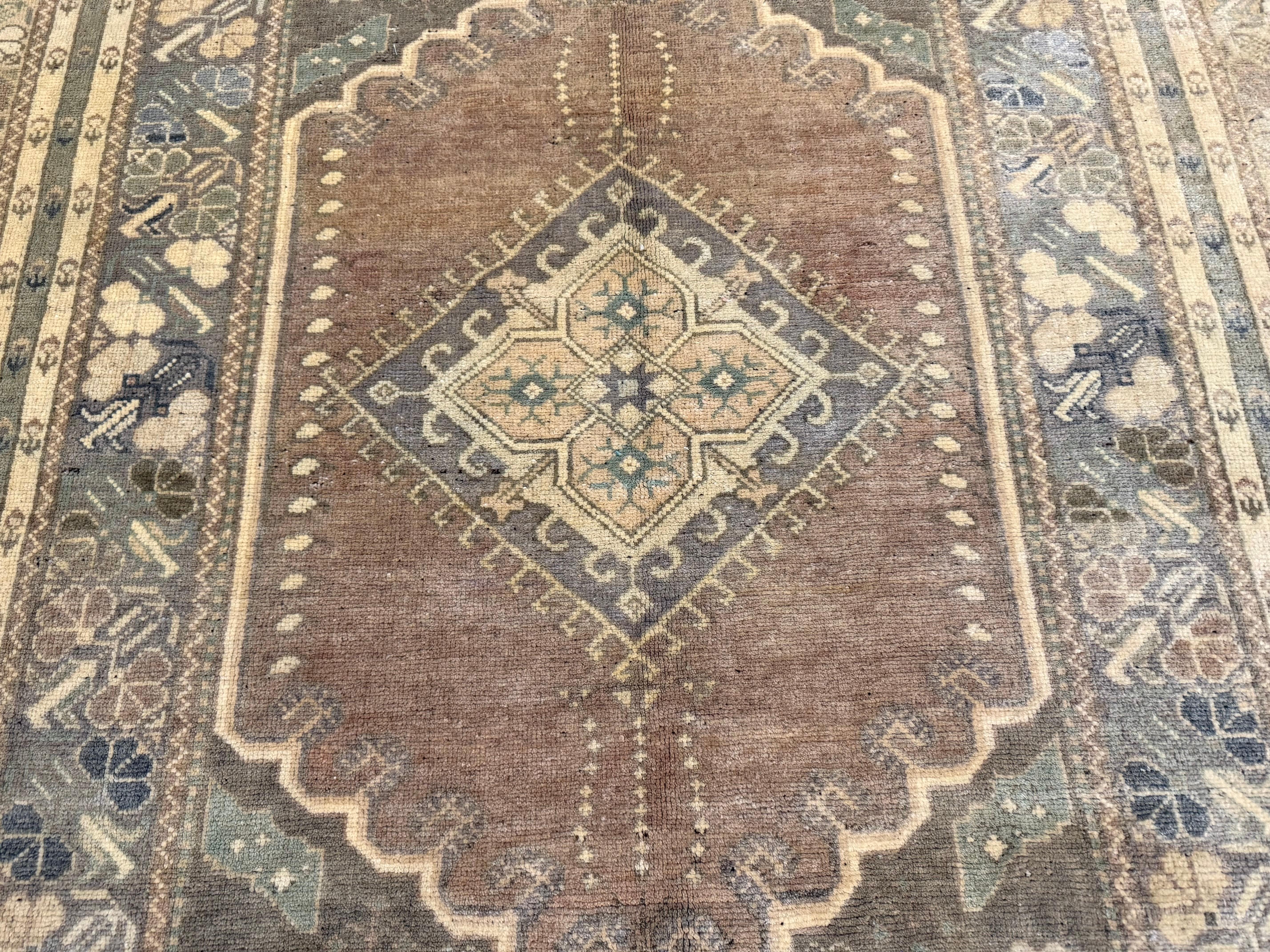 Antiker türkischer Stammes-Wollteppich 4'10