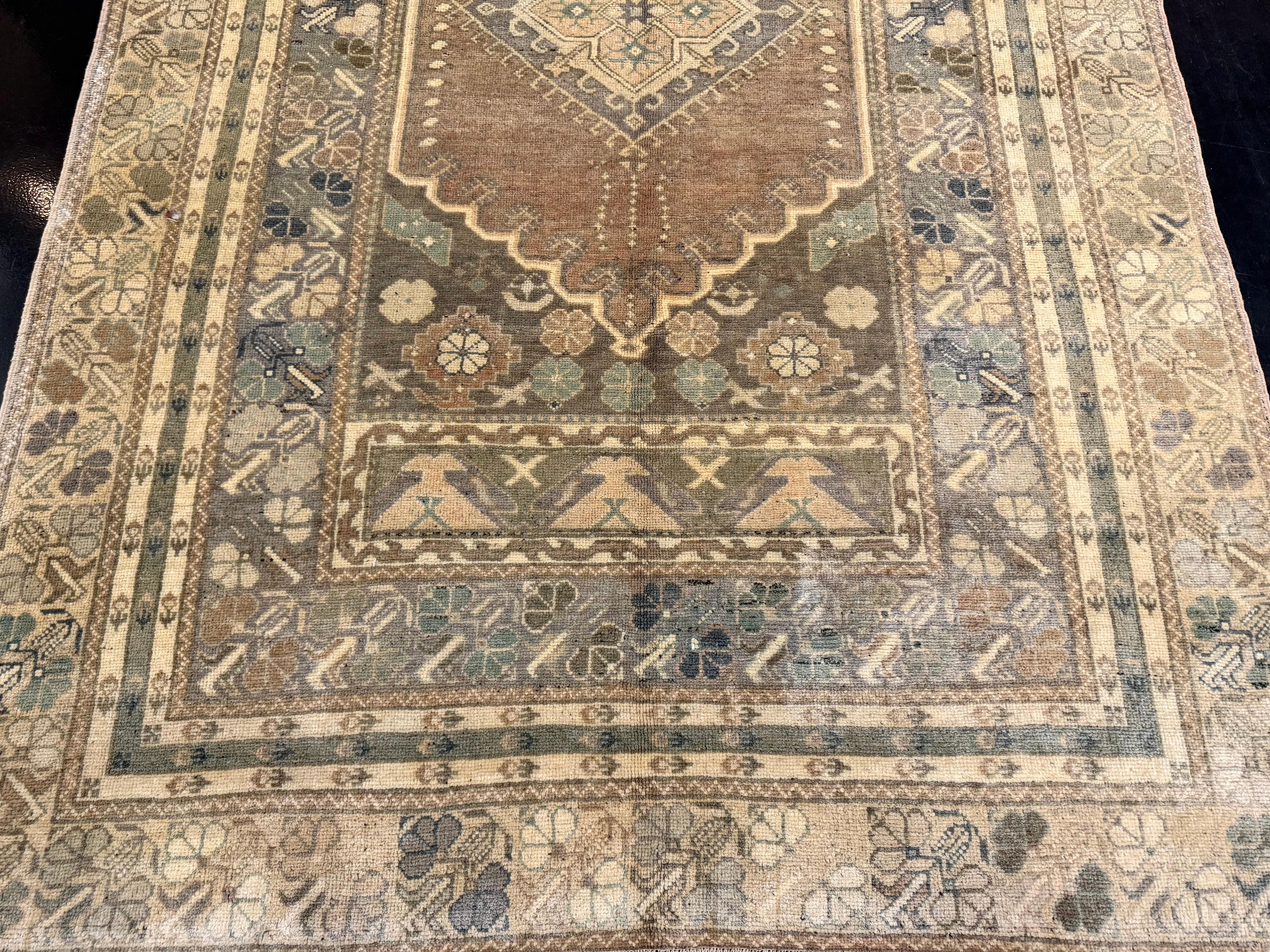 Antiker türkischer Stammes-Wollteppich 4'10