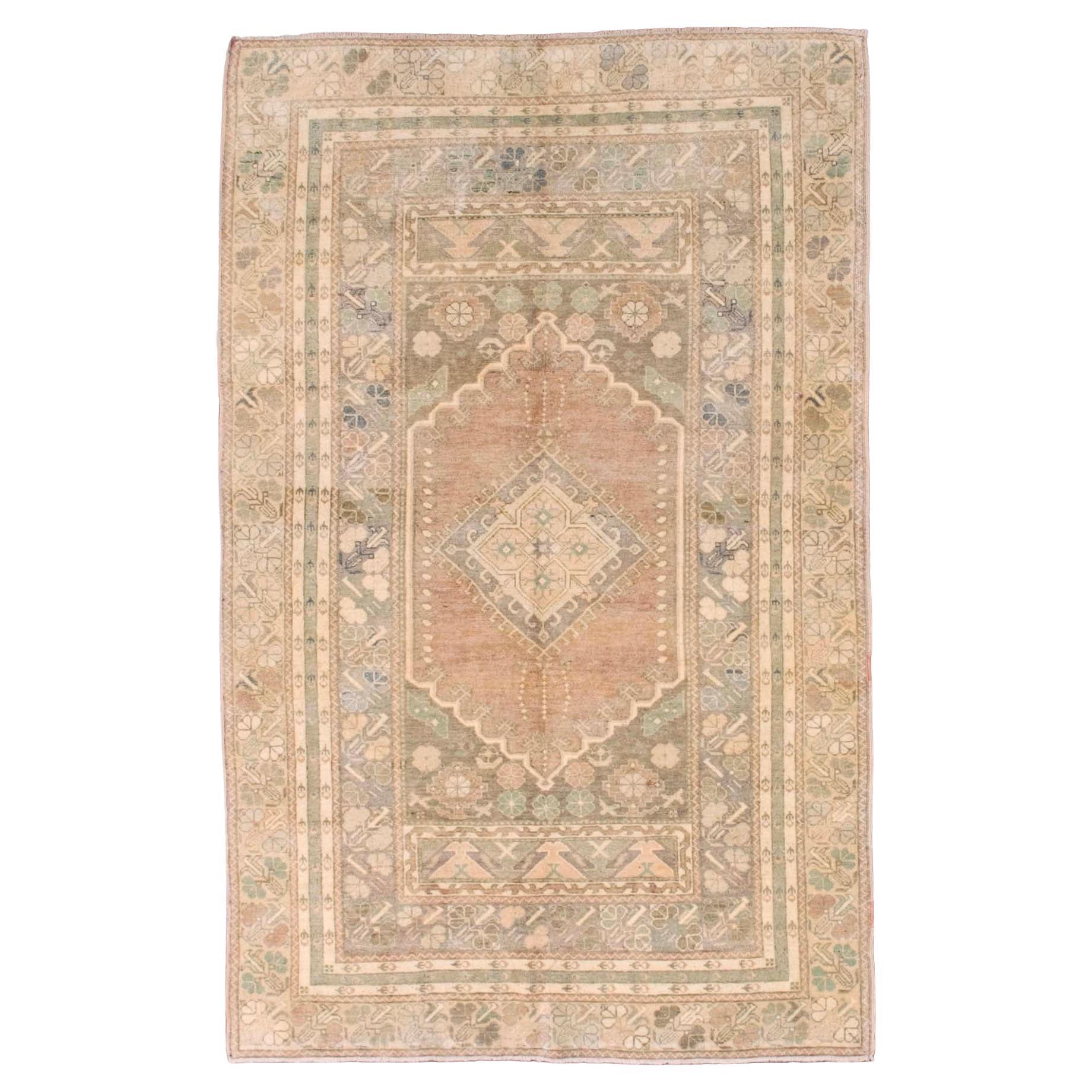 Antiker türkischer Stammes-Wollteppich 4'10" x 7'8" im Angebot
