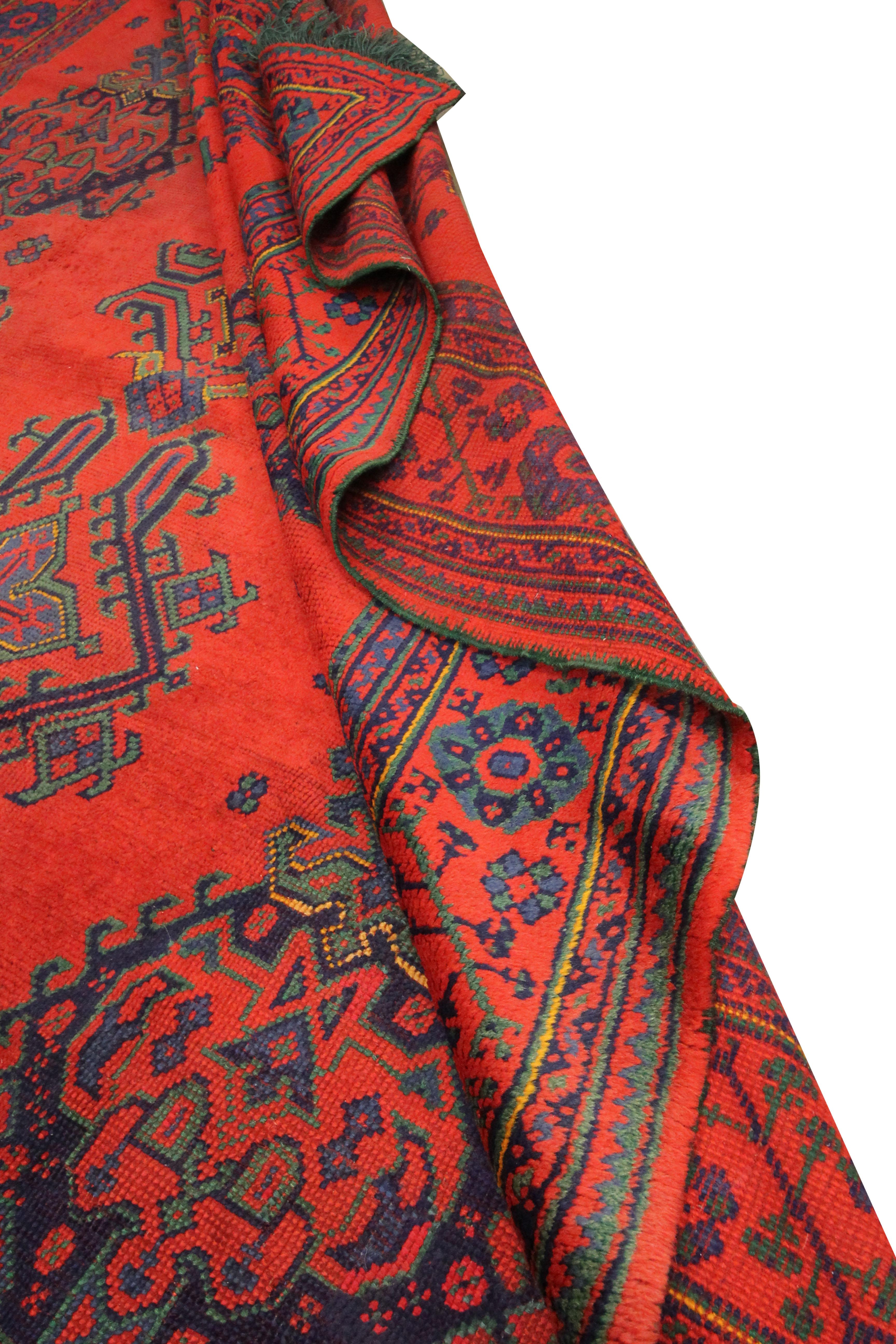Antiker türkischer Ushak-Teppich aus handgewebter orientalischer roter Wolle (Türkisch) im Angebot