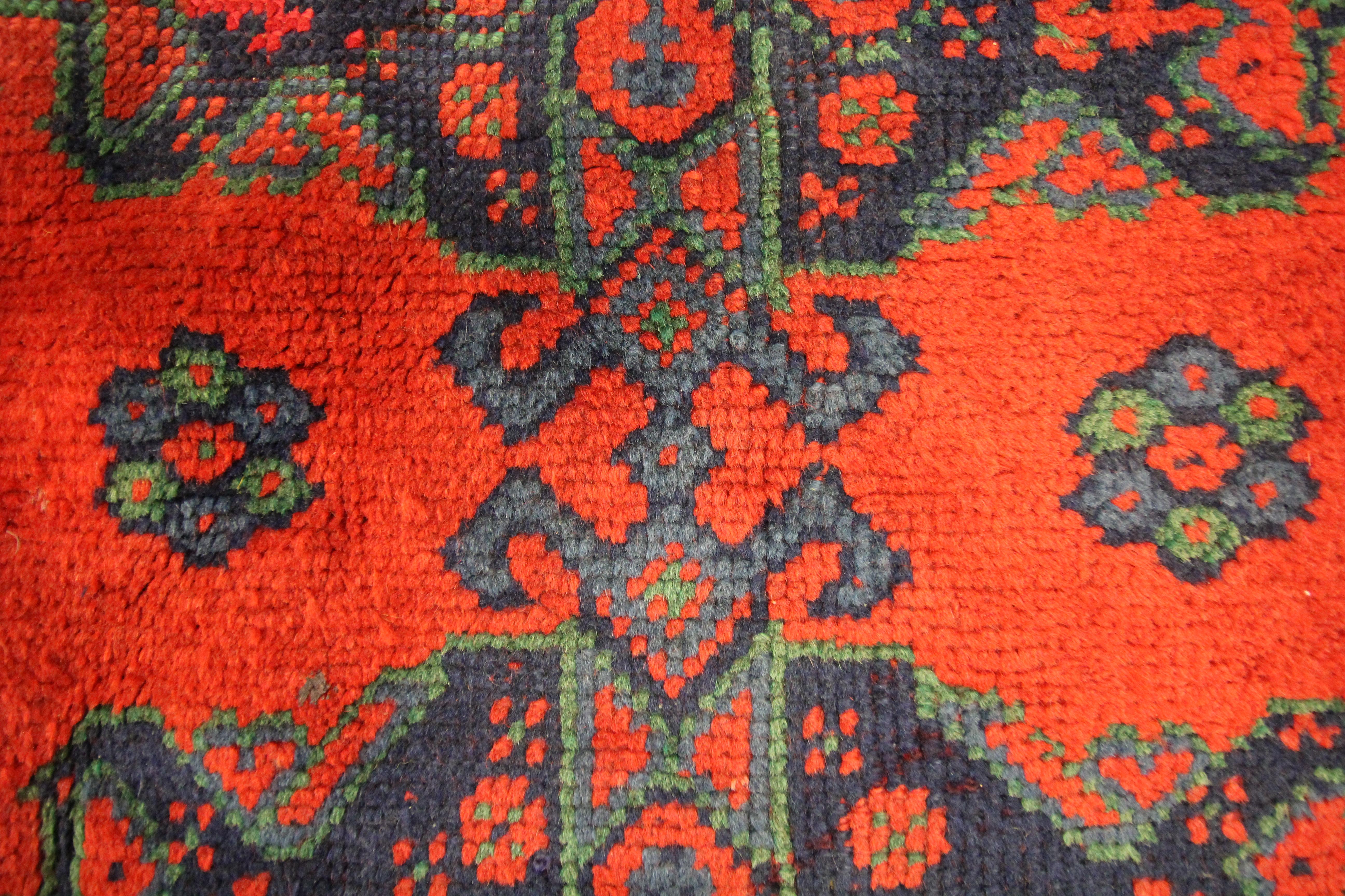 Antiker türkischer handgewebter Ushak-Teppich aus roter orientalischer Wolle (Spätes 19. Jahrhundert) im Angebot