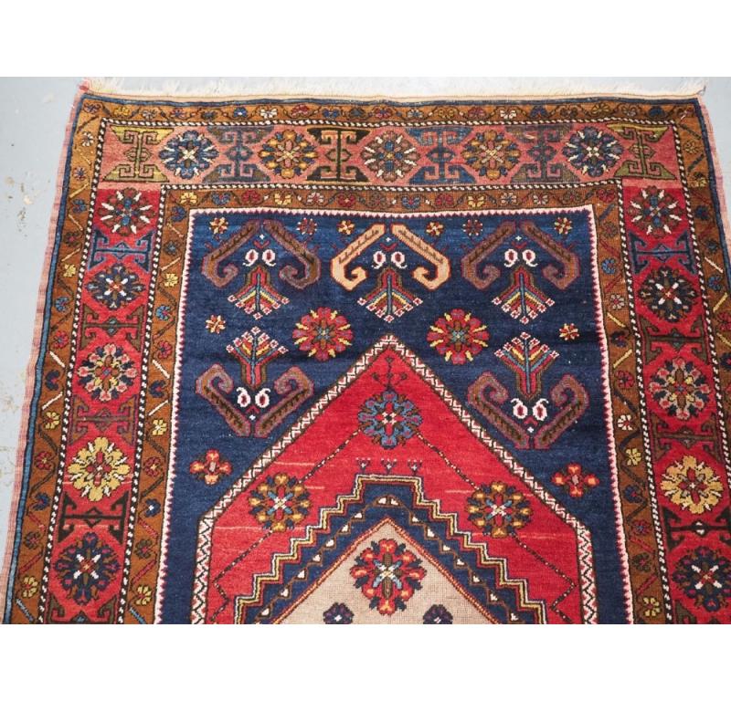 Antique Turkish Yahyali Rug with Traditional Medallion Design, Circa 1920 In Good Condition For Sale In Moreton-In-Marsh, GB