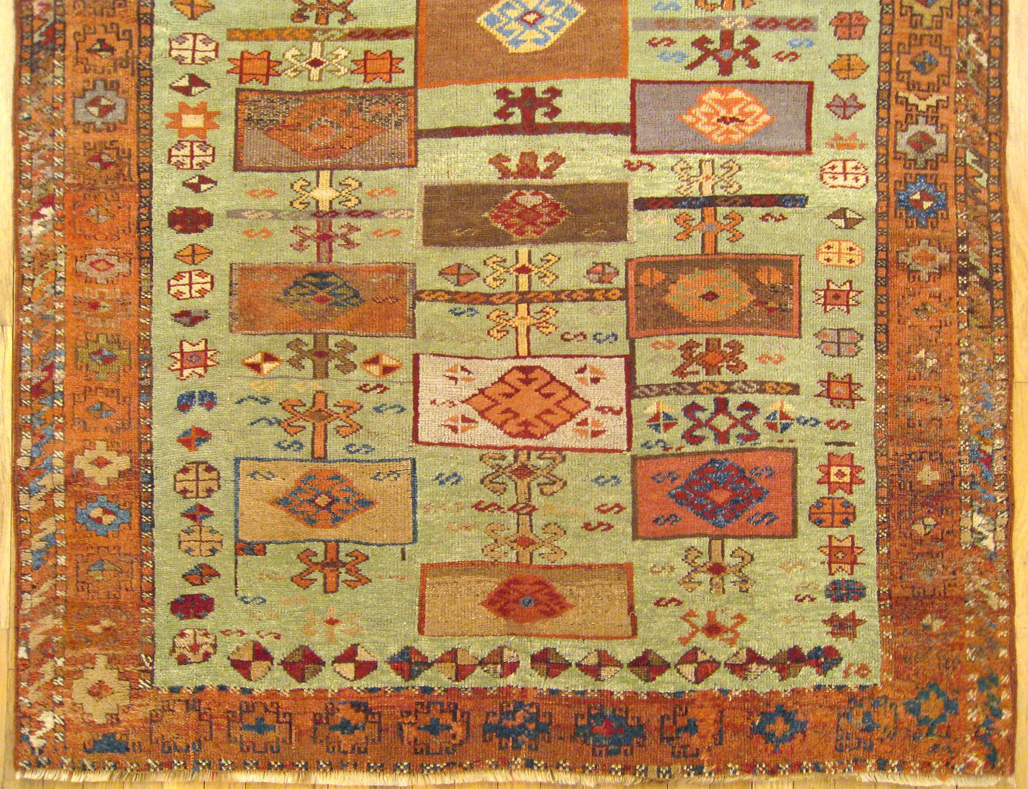 Antiker türkischer Yuruk- orientalischer Teppich, in kleinen Größen mit Schachteln (Türkisch) im Angebot
