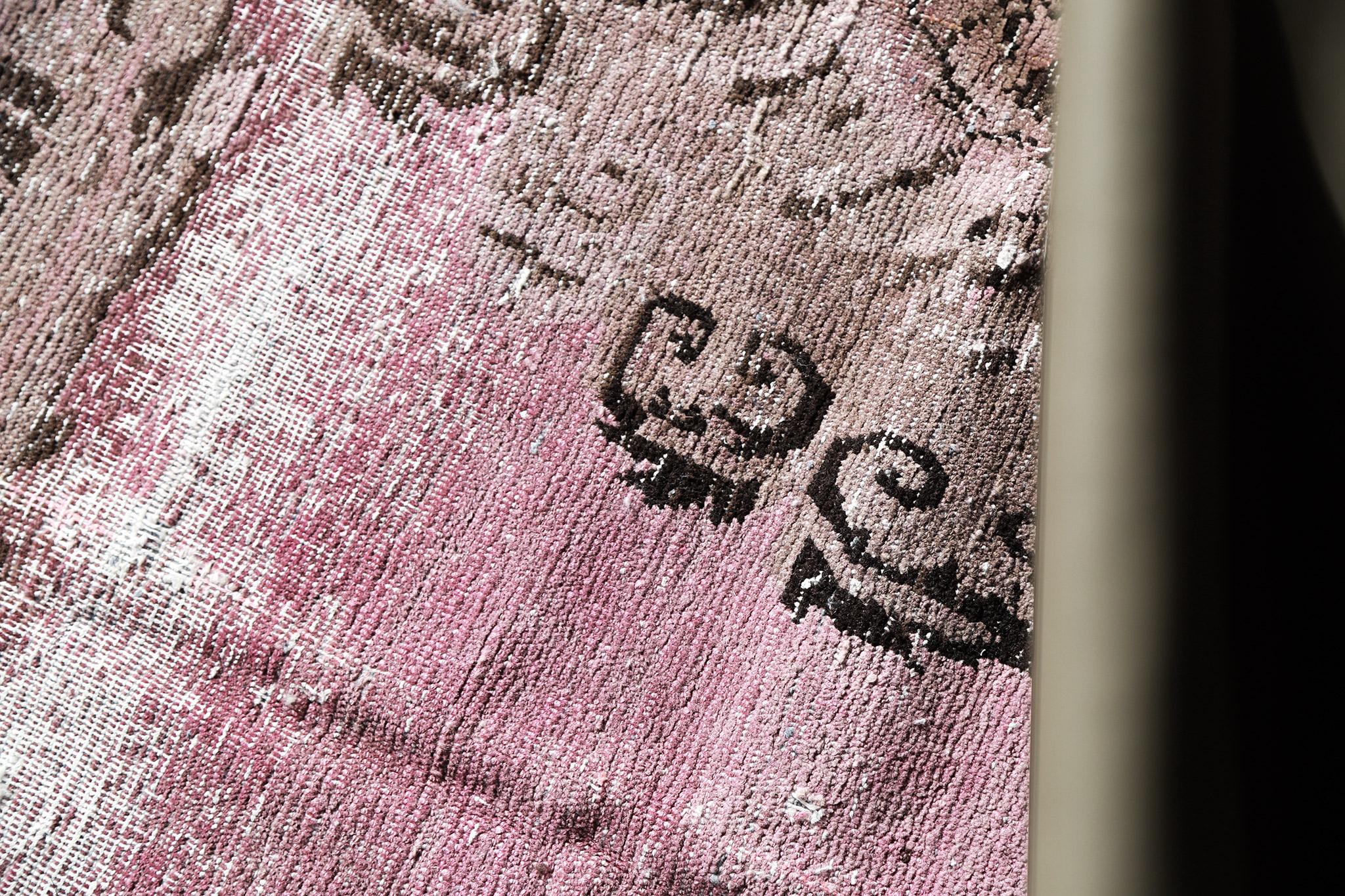 Antiker Turkistan-Khotan-Teppich im Zustand „Gut“ im Angebot in WEST HOLLYWOOD, CA
