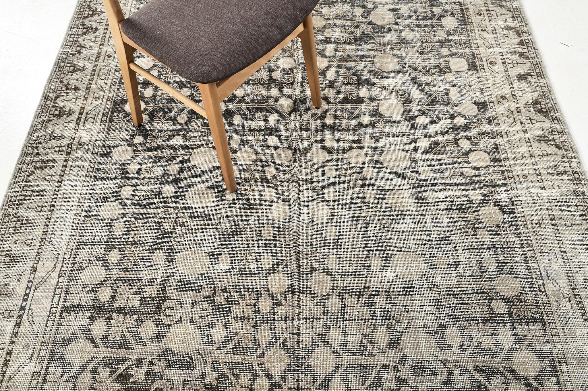 Rug Number
26933
Size
5' 9