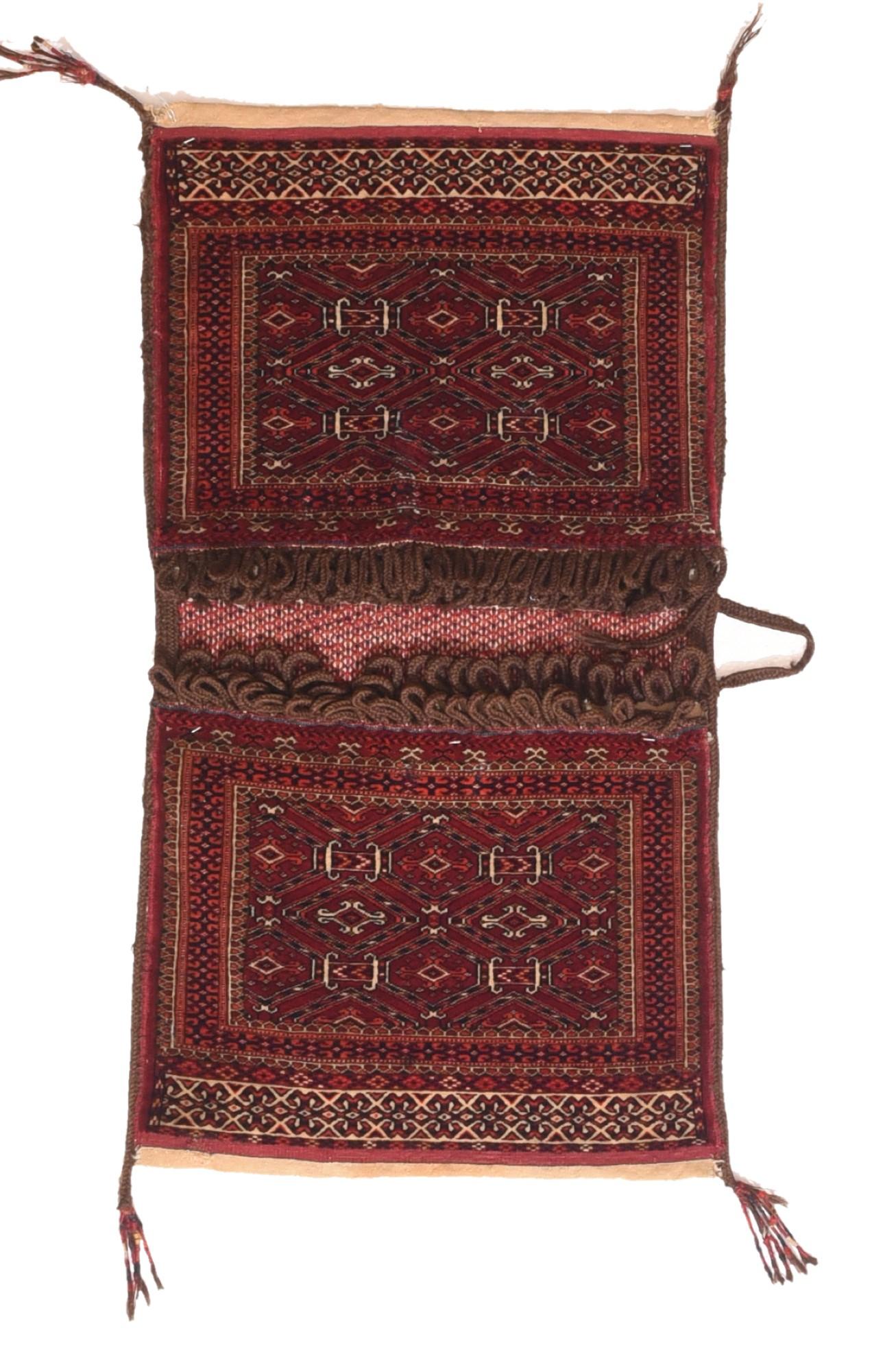 Early 20th Century Antique Turkmen Bag 1'6'' x 1'6'' For Sale