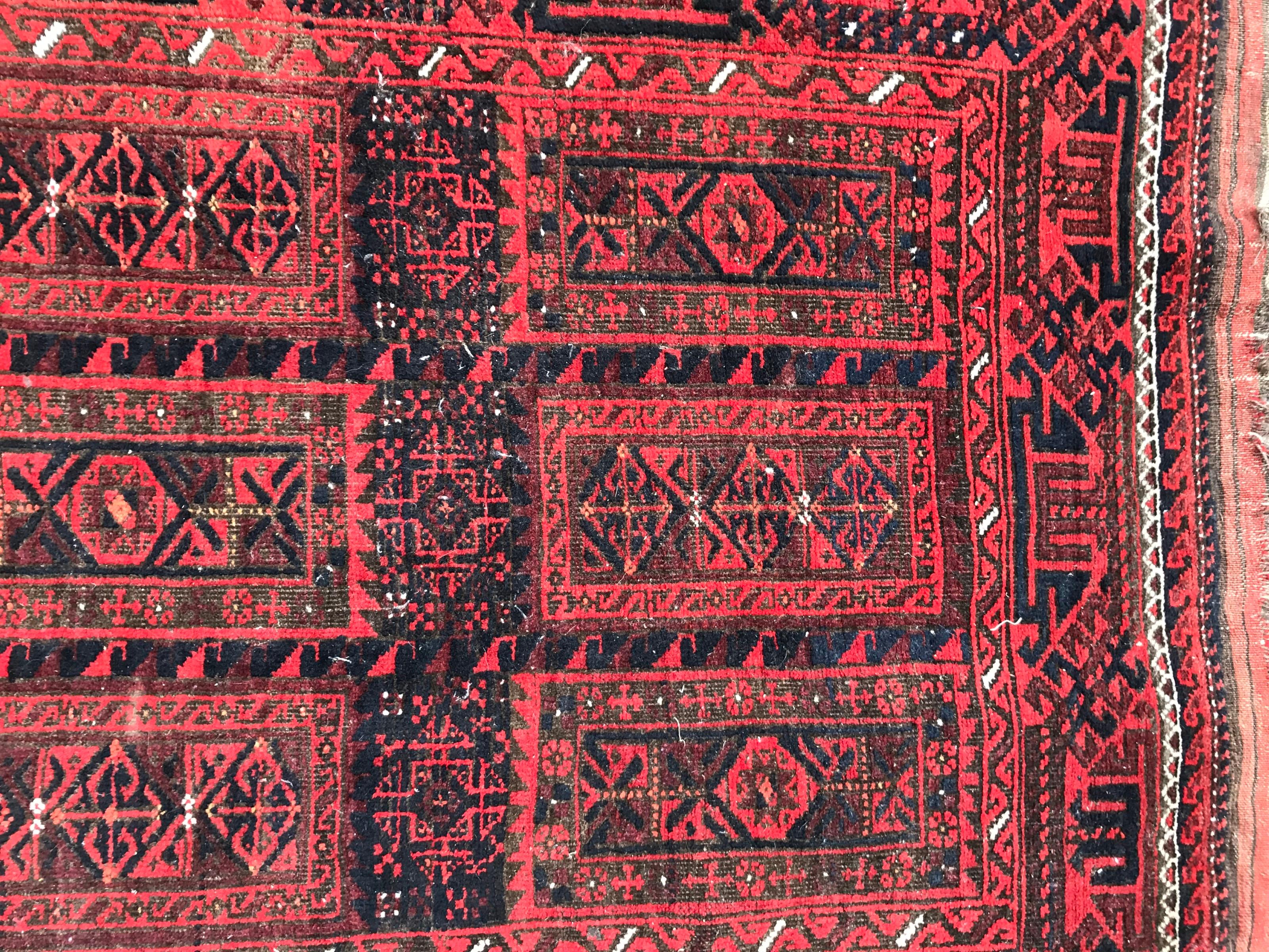 Antiker türkischer belutchfarbener afghanischer Teppich (Stammeskunst) im Angebot