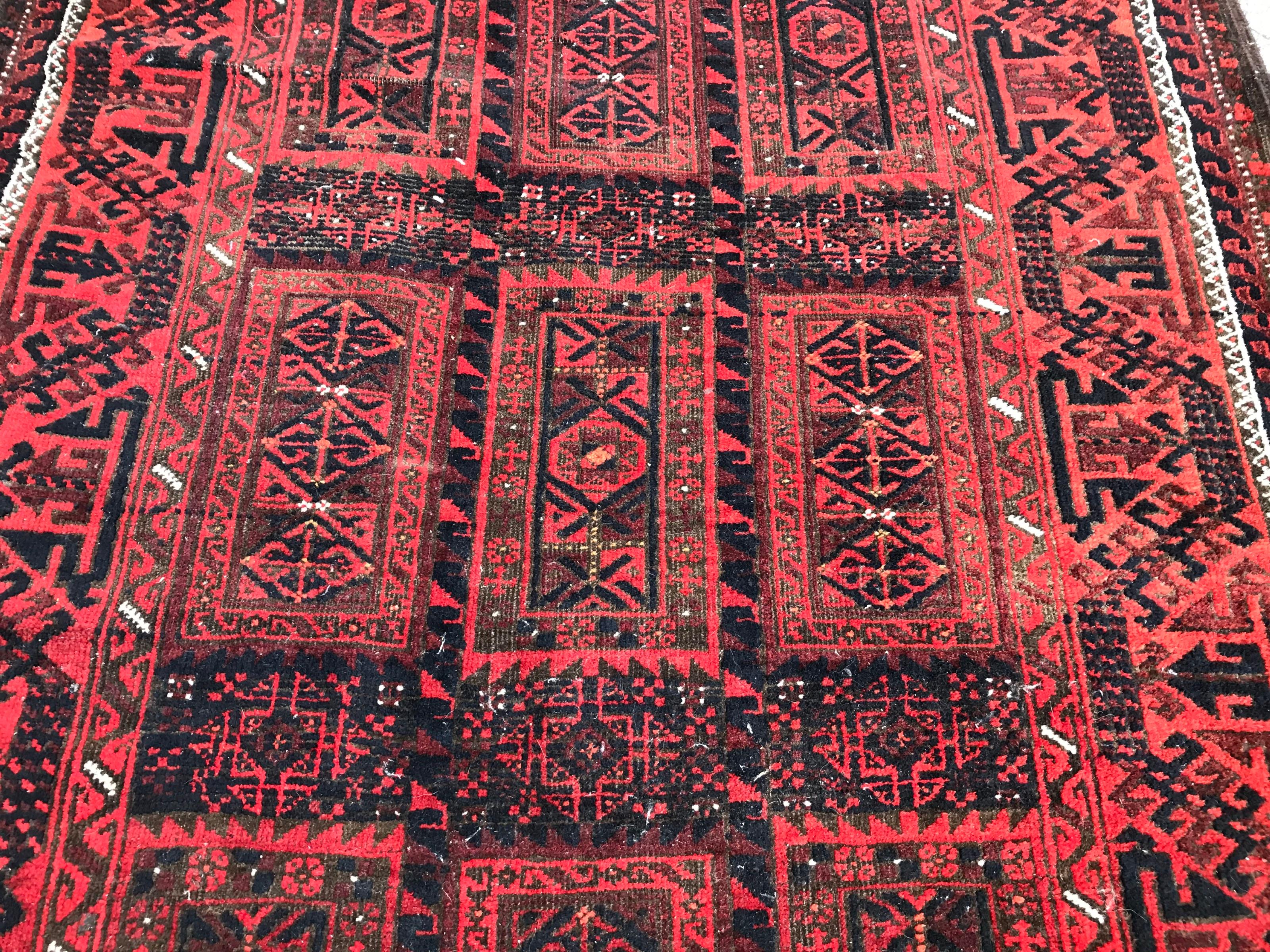 Antiker türkischer belutchfarbener afghanischer Teppich (Handgeknüpft) im Angebot
