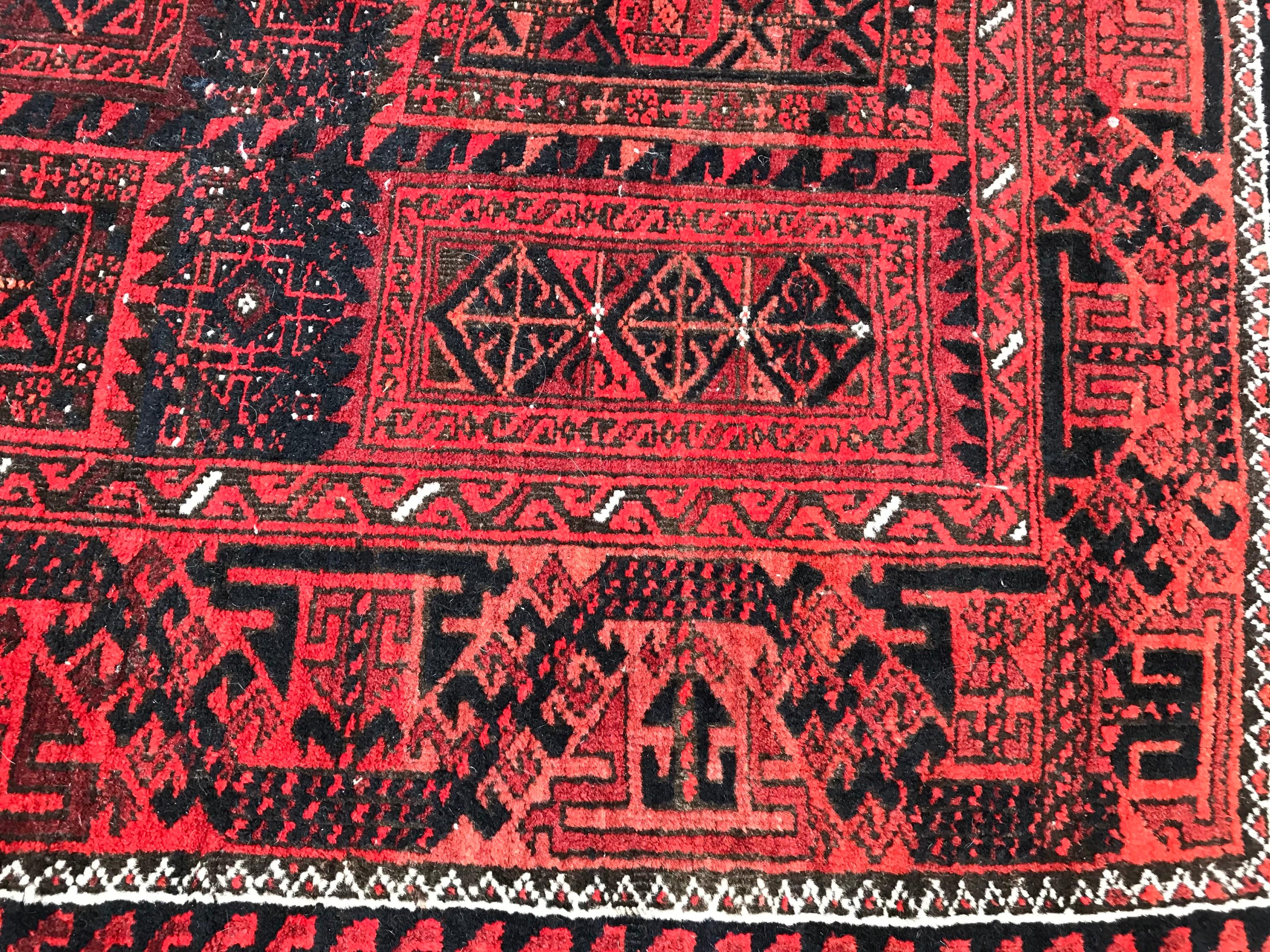 Antiker türkischer belutchfarbener afghanischer Teppich (Wolle) im Angebot