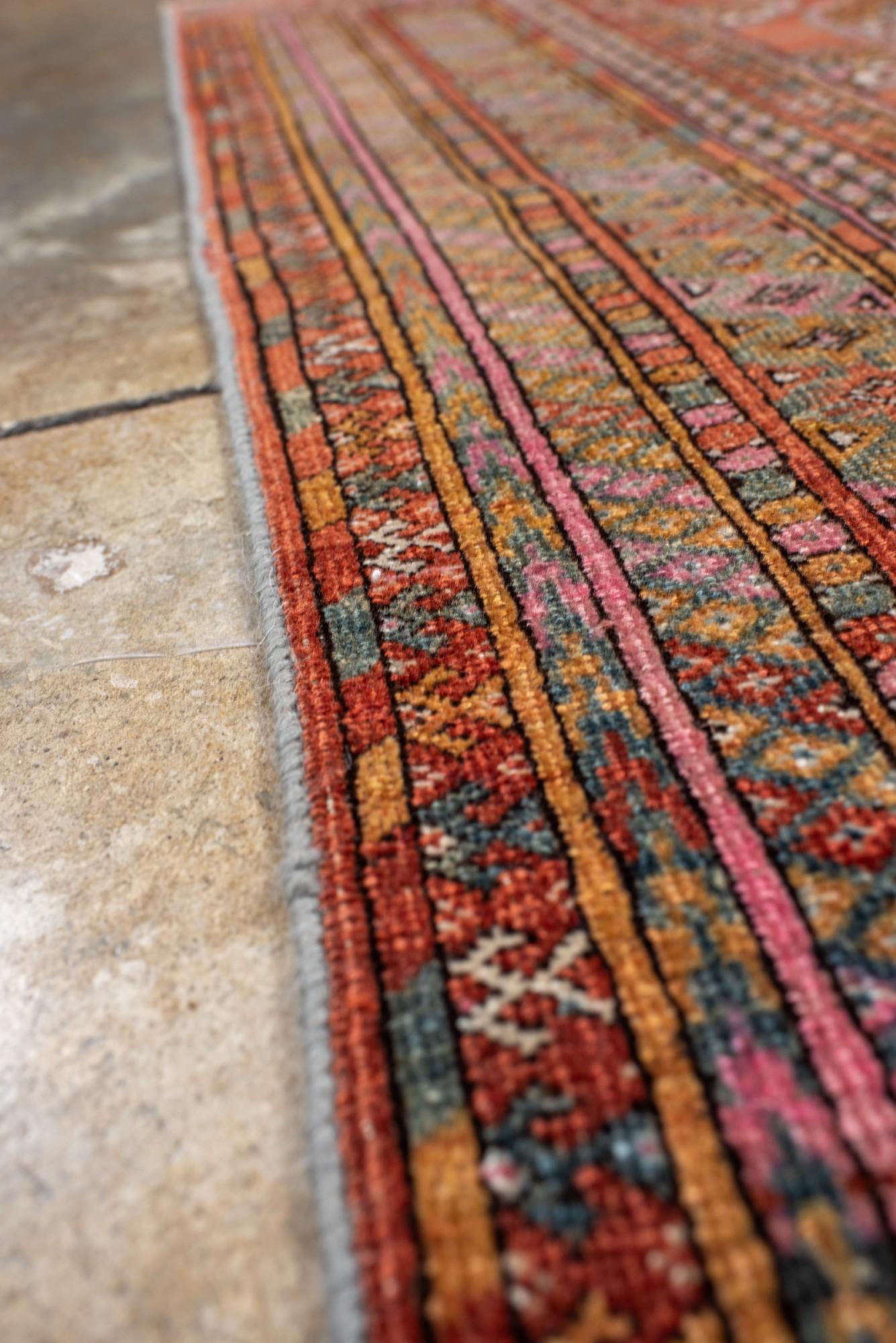 Antique Turkmen Bokara Rug with Multicolor Gül Pattern Lana en venta