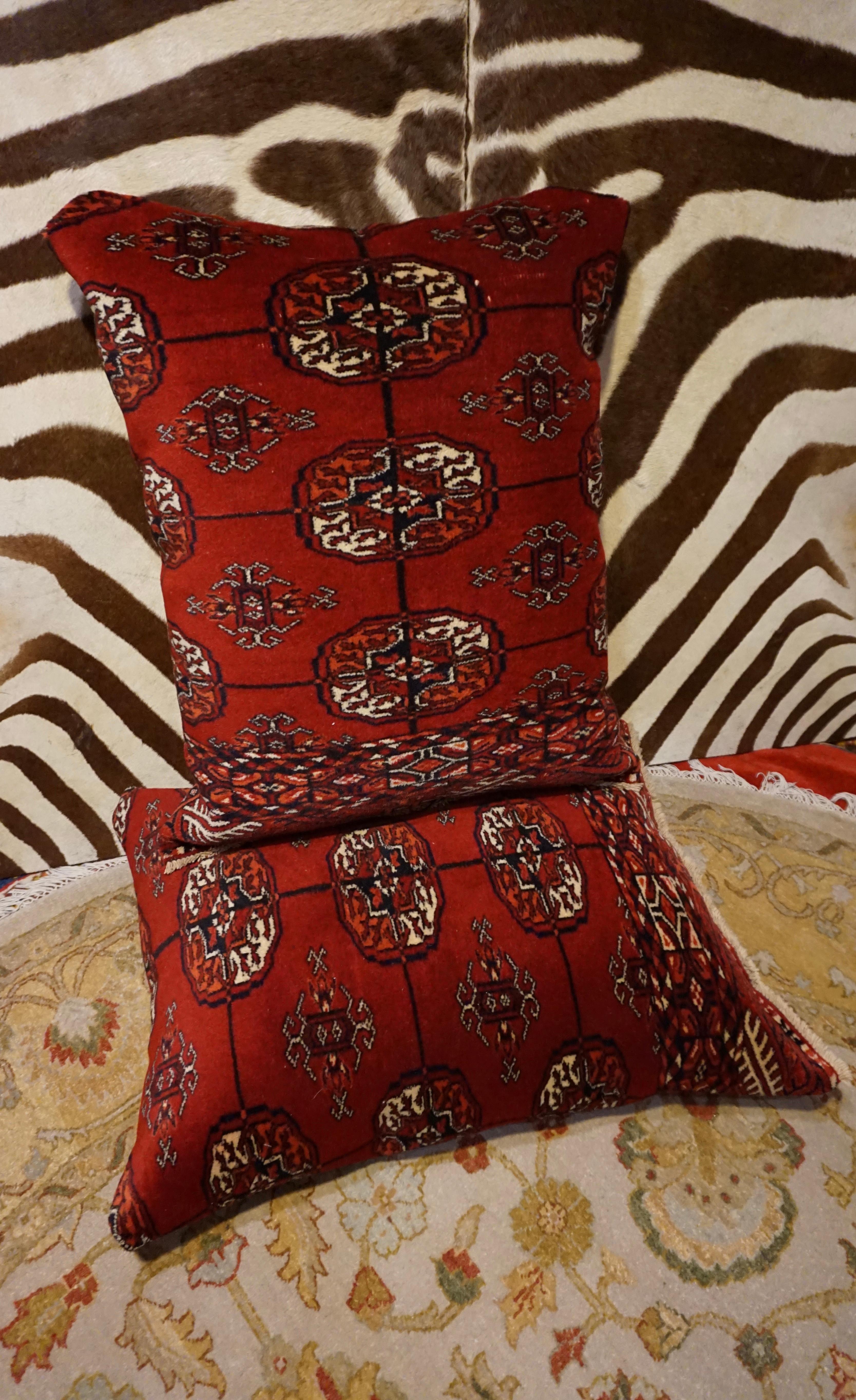 Antique Turkmen Bokhara Hand Knotted Sewn Large Pair of Cushions In Good Condition For Sale In Vancouver, British Columbia