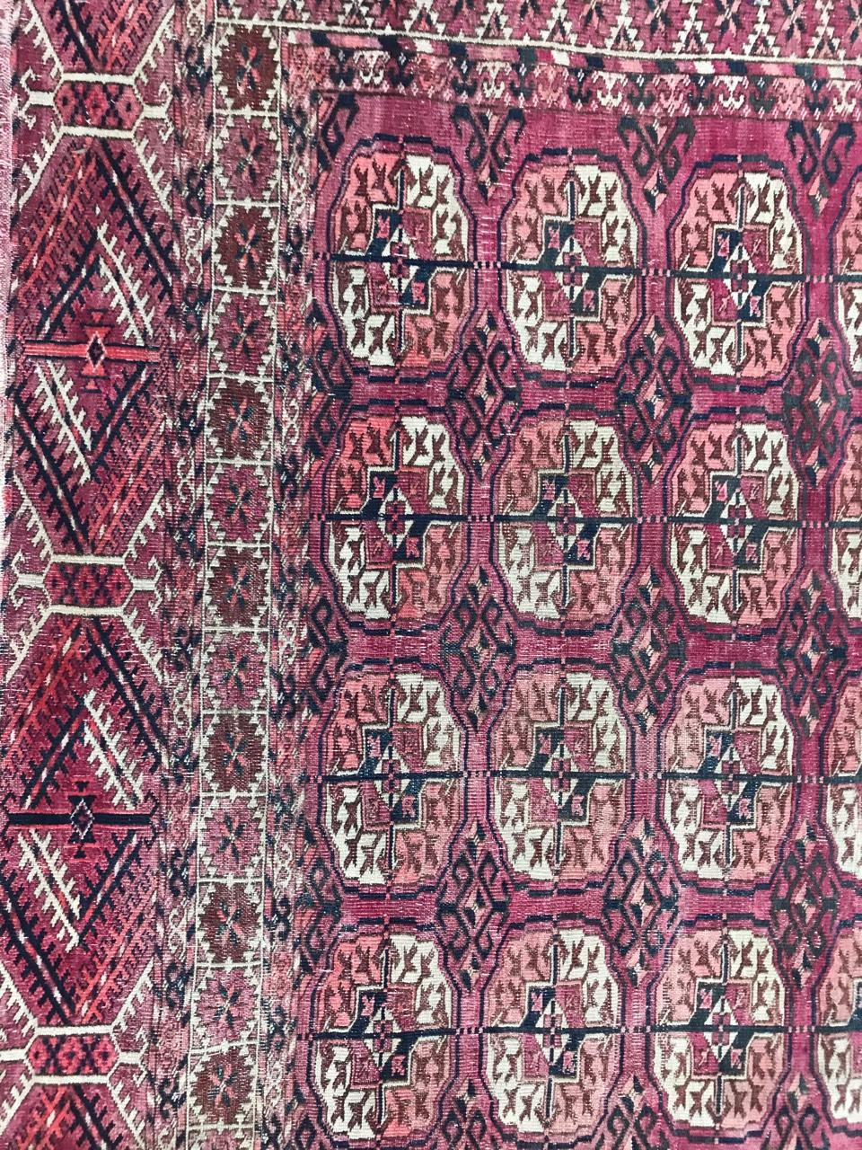 Very beautiful late 19th century Boukhara rug with beautiful geometrical design and nice colors with pink, purple and blue, entirely and finely hand knotted with wool velvet on wool foundation.