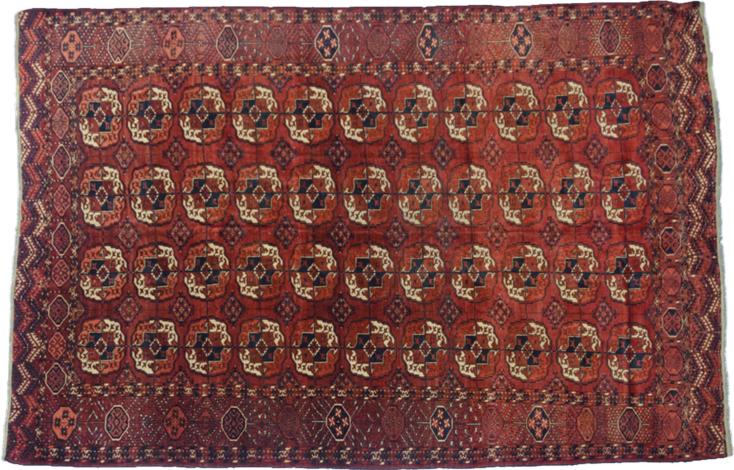 Tapis ancien du Turkménistan
Quatre rangées de guls magnifiquement dessinés sur un fond rouge foncé et une bordure géométrique avec de jolies finitions. La laine est très douce et les teintures naturelles ont magnifiquement mûri sur cette pièce. Le